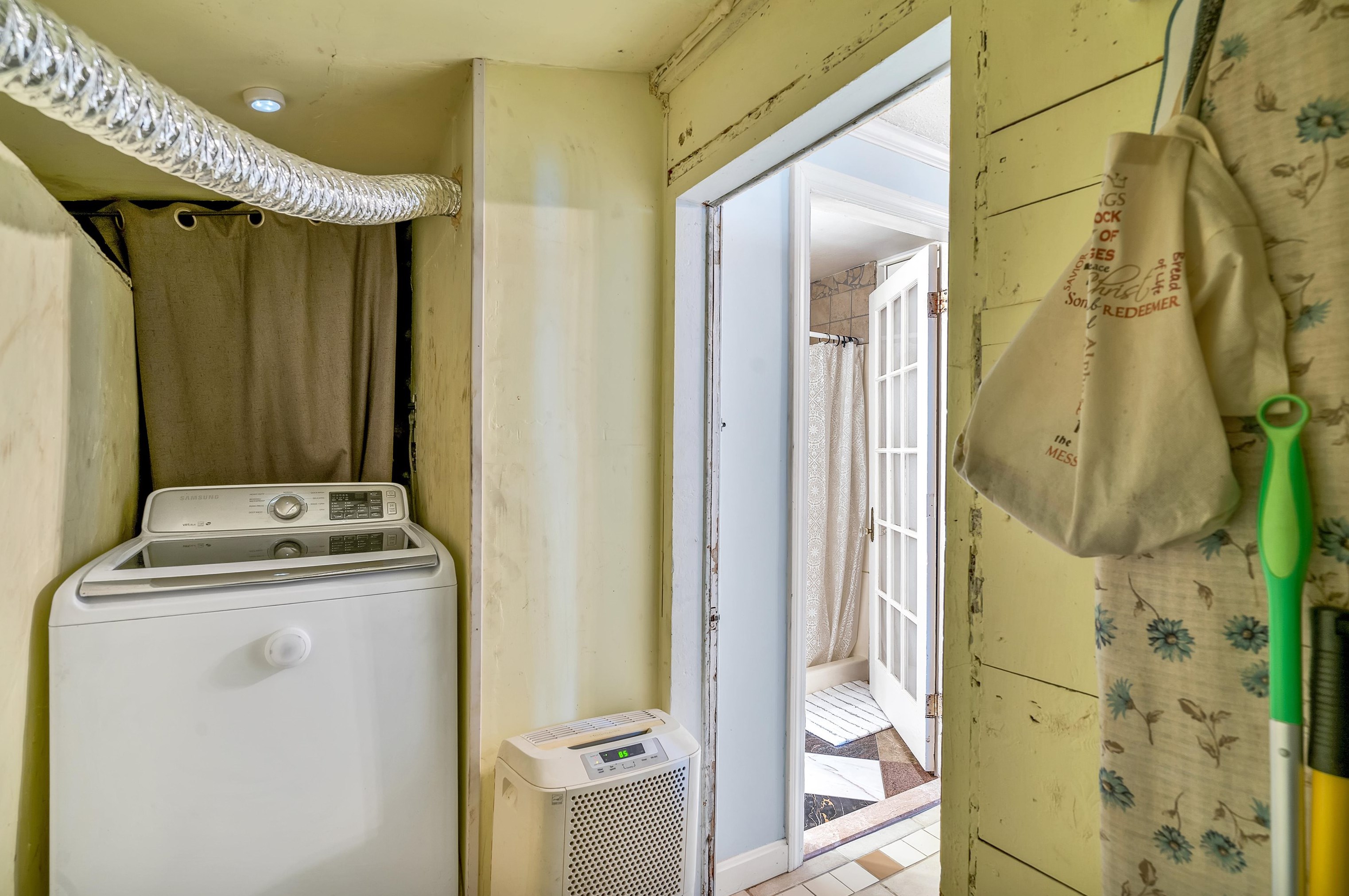 32 Riv St, Hudson MA 01749-2010 exterior