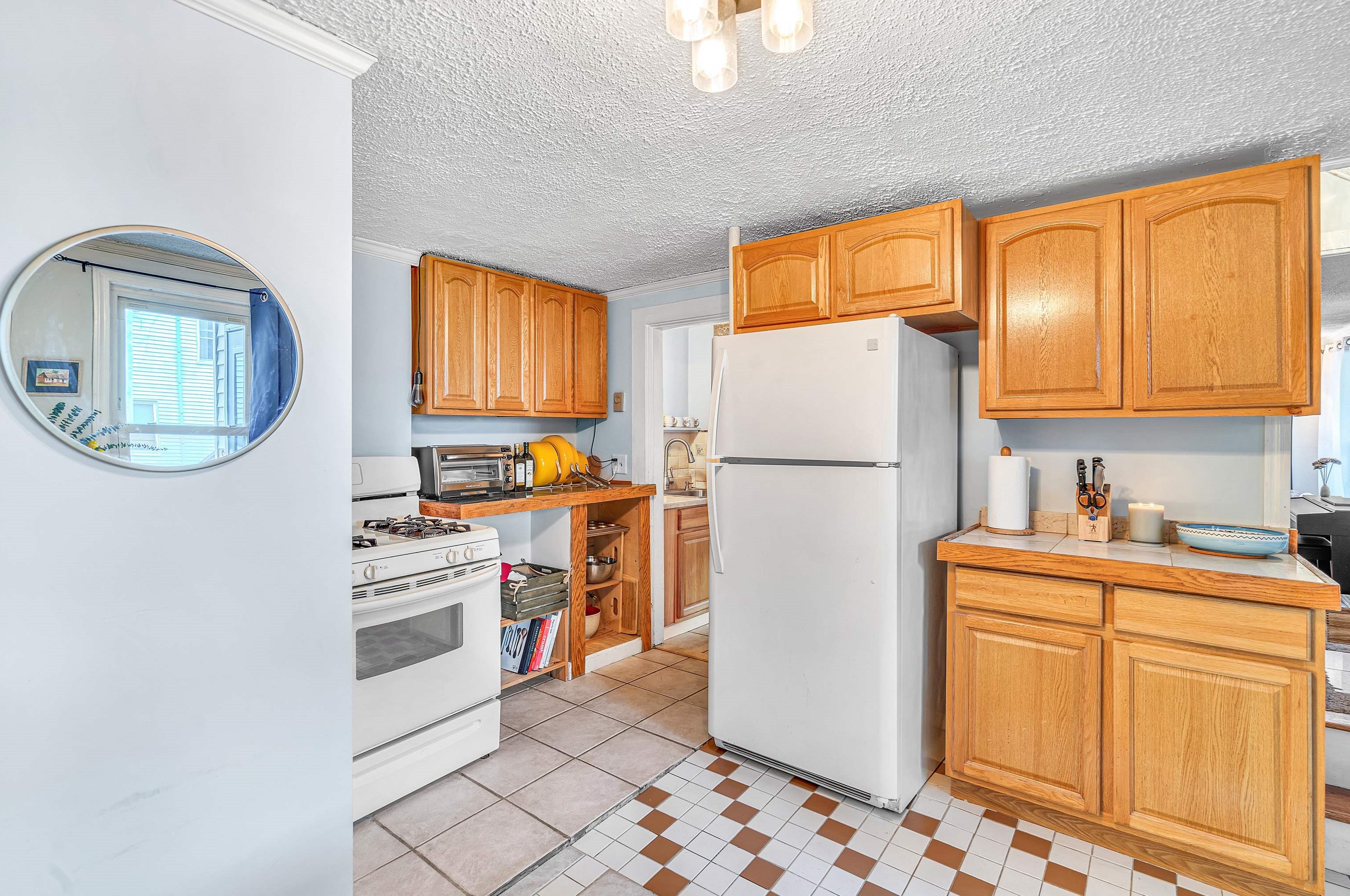 32 Riv St, Hudson MA 01749-2010 exterior