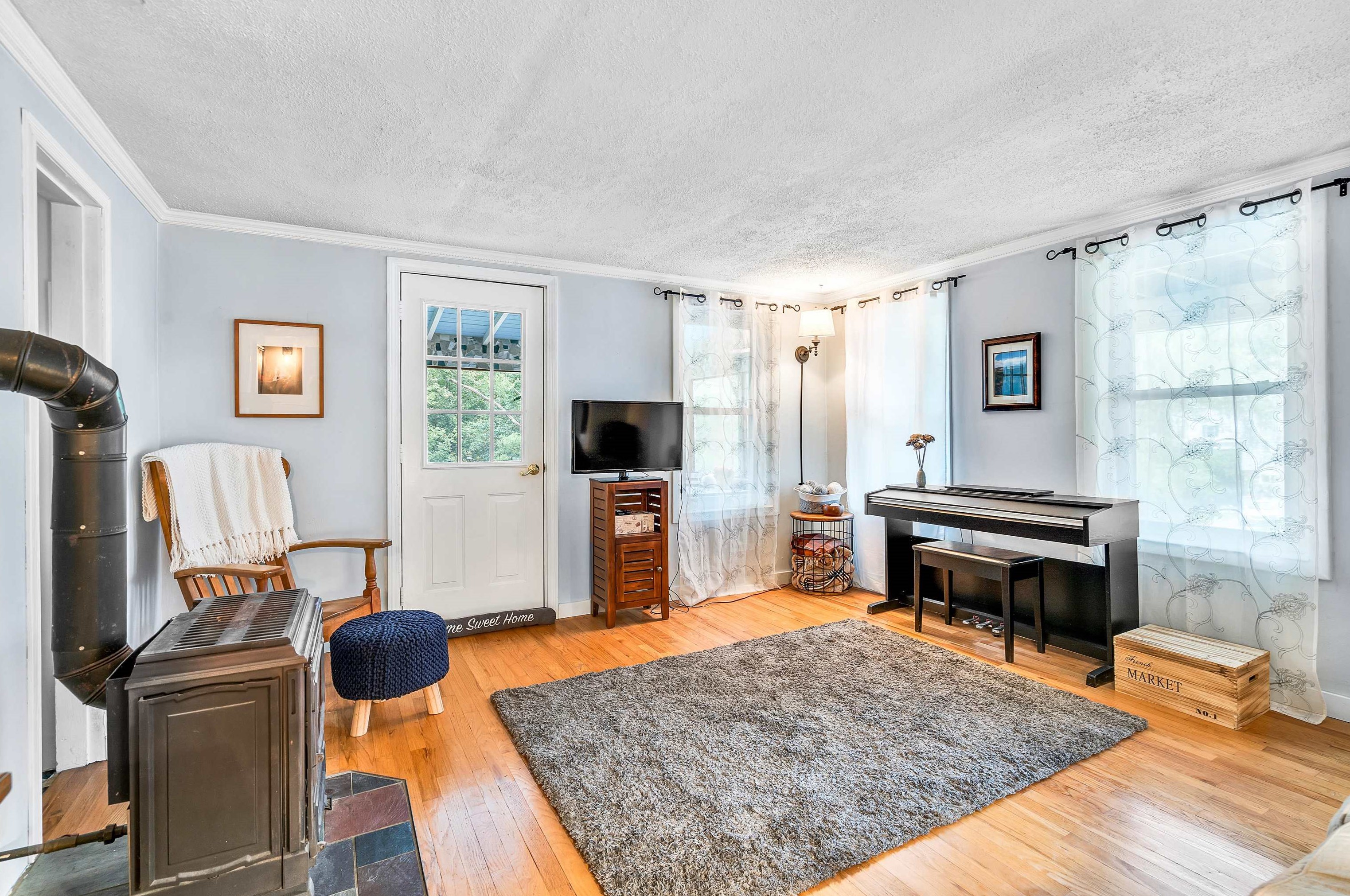 32 Riv St, Hudson MA 01749-2010 exterior