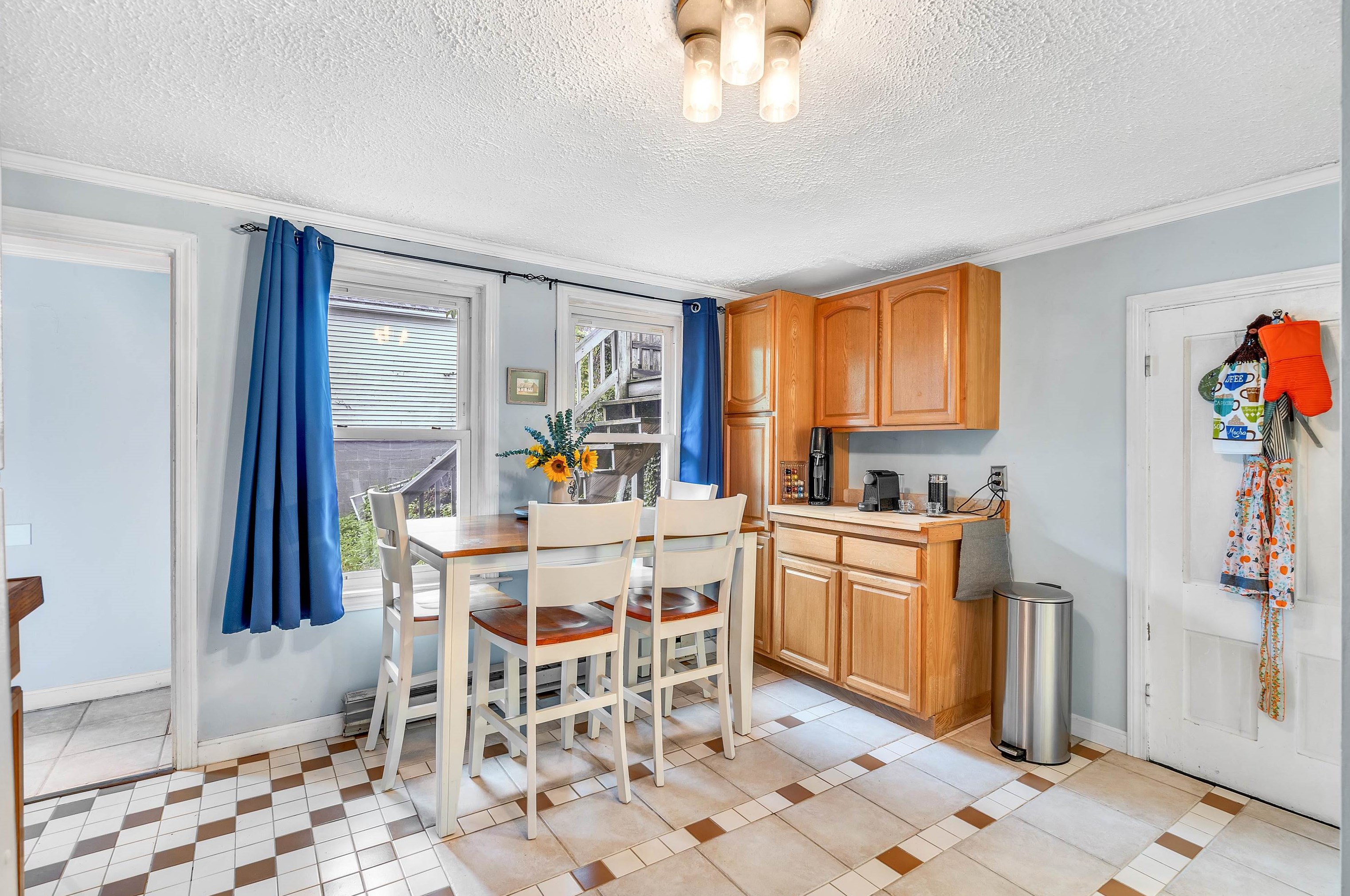 32 Riv St, Hudson MA 01749-2010 exterior