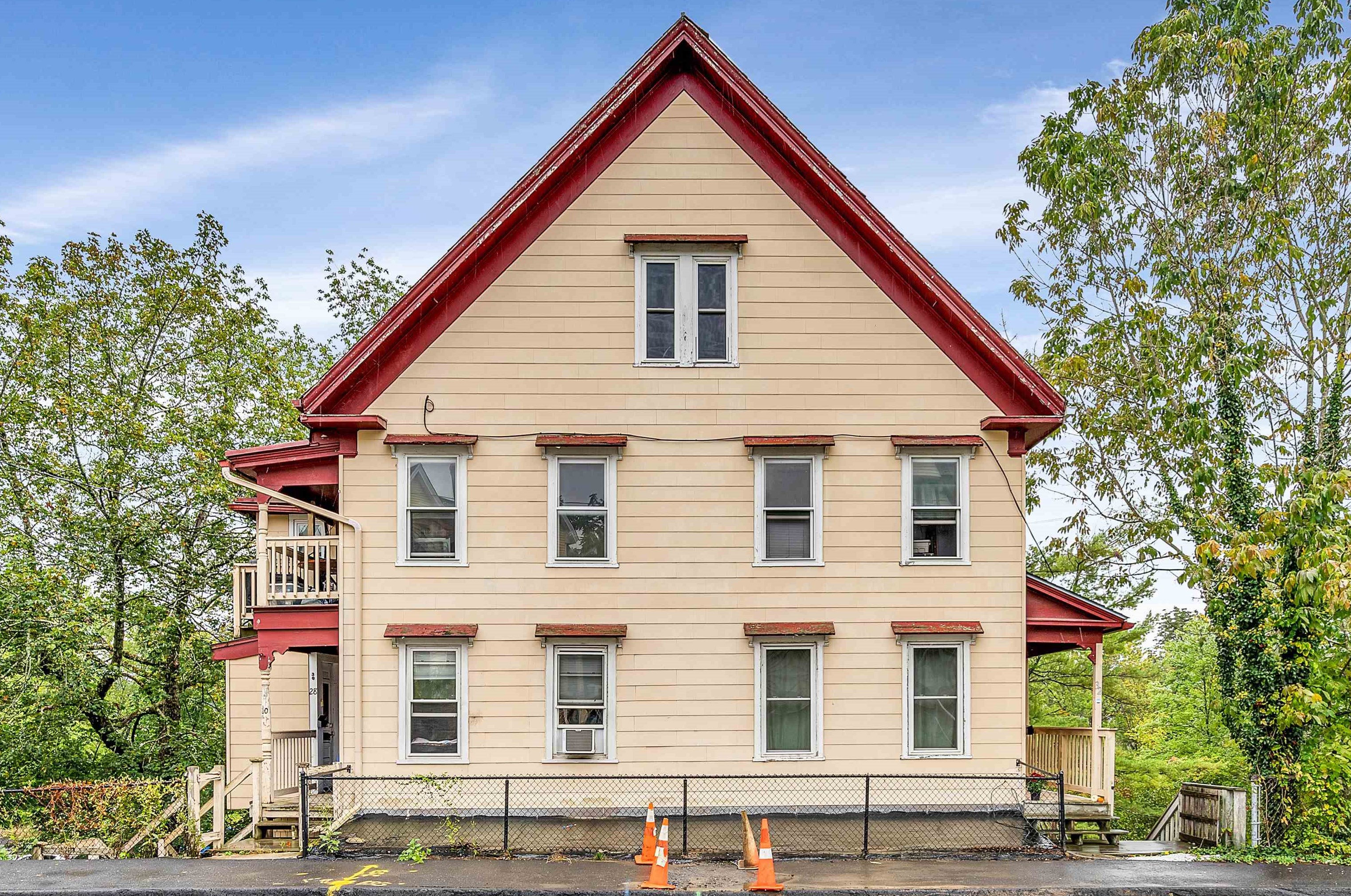 32 Riv St, Hudson MA 01749-2010 exterior