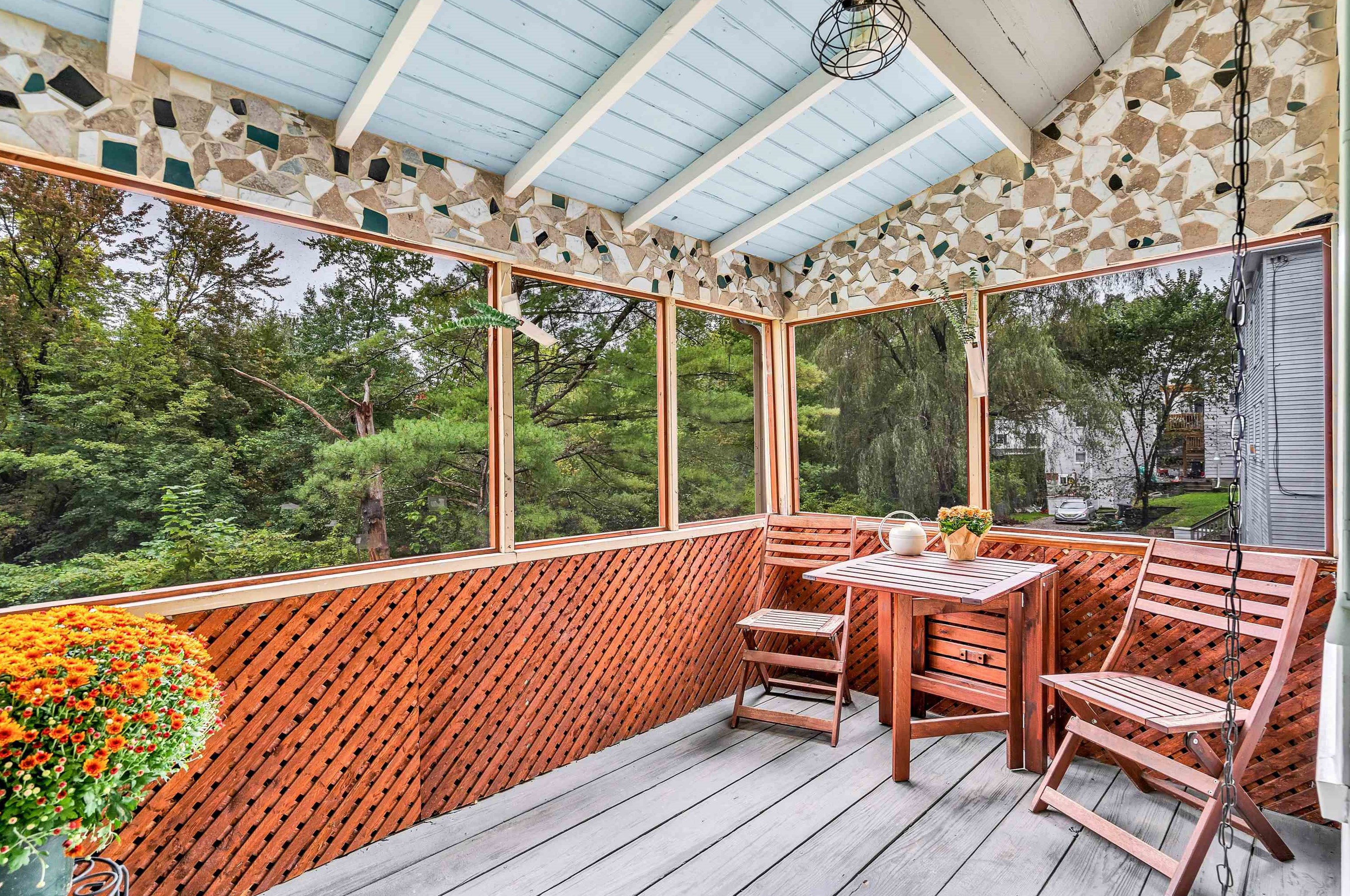 32 Riv St, Hudson MA 01749-2010 exterior