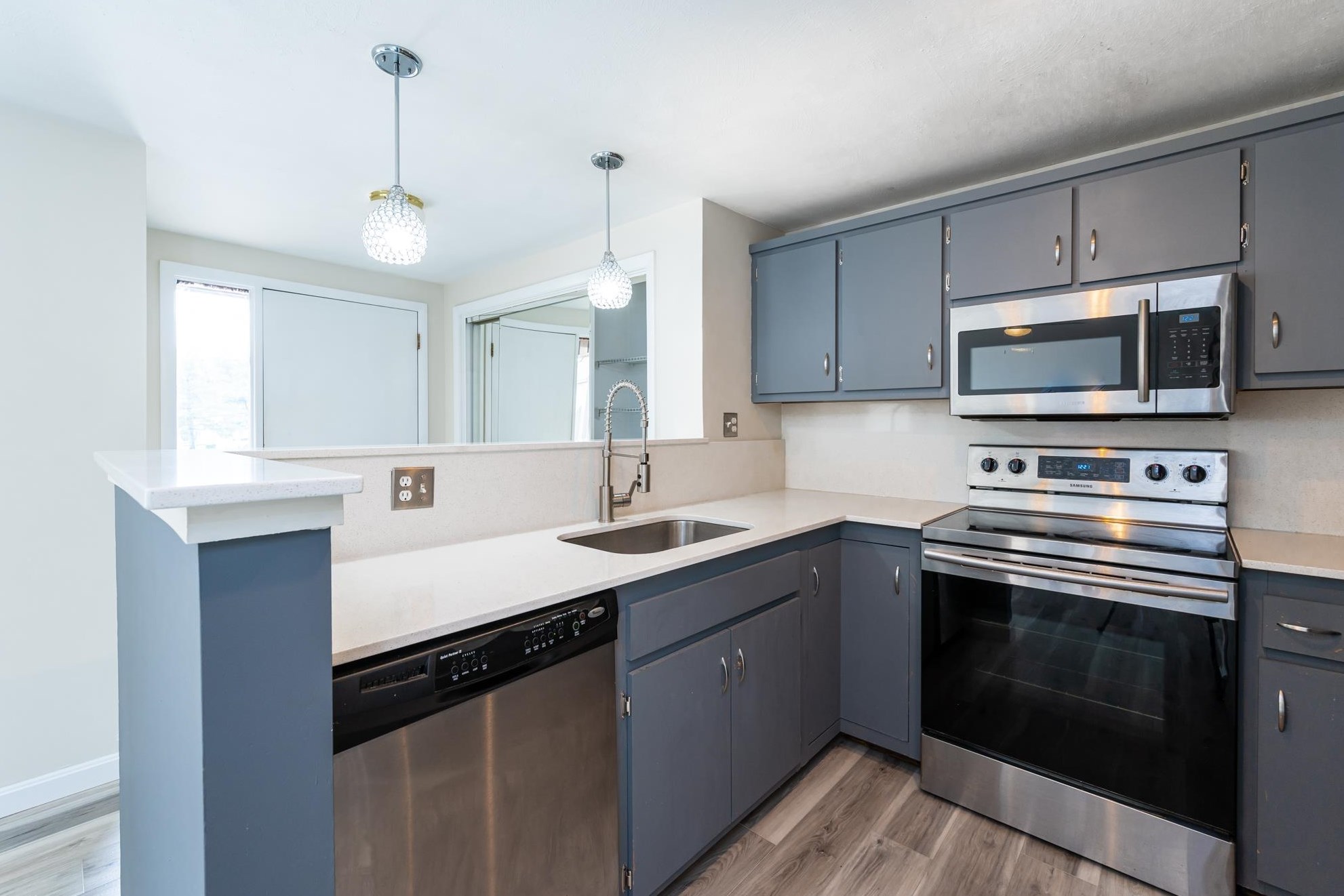 9 Clinton Ct, Merrimack, NH 03054-3458