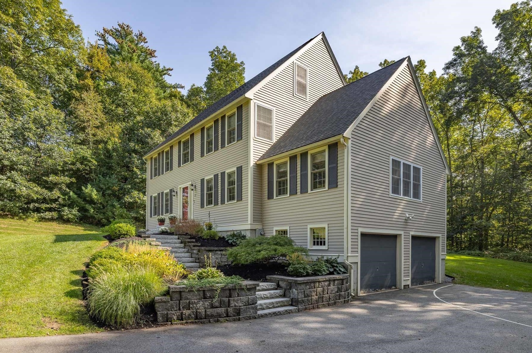 12 Meadowwood Rd, Kingston, NH 03848-3158