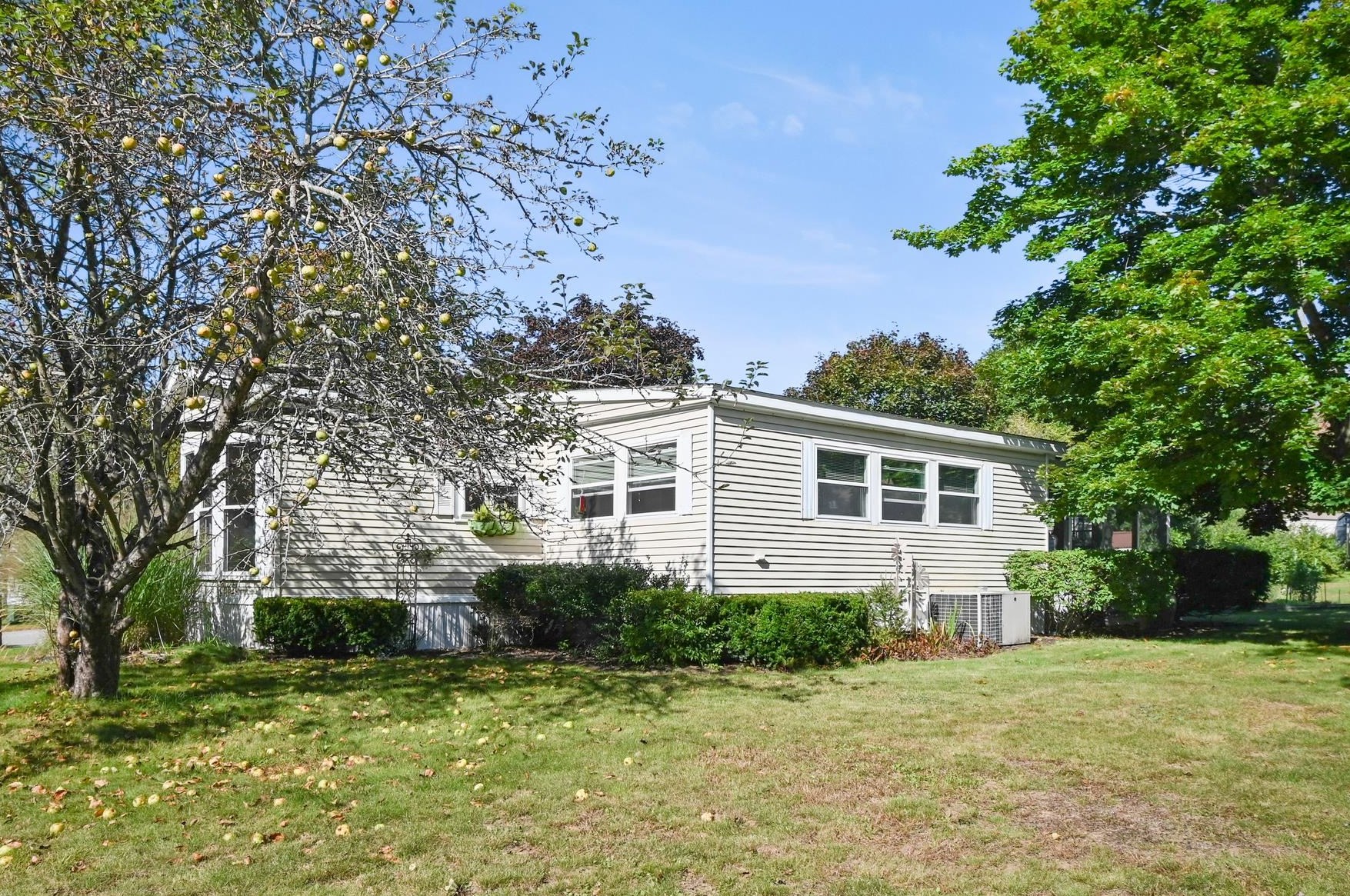 27 Granite Dr, North Hampton, NH 03862