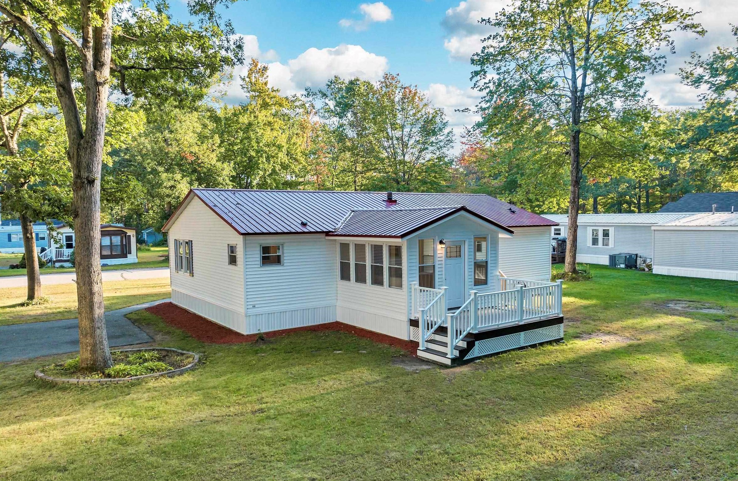 2 Dawn Dr, Concord, NH 03303