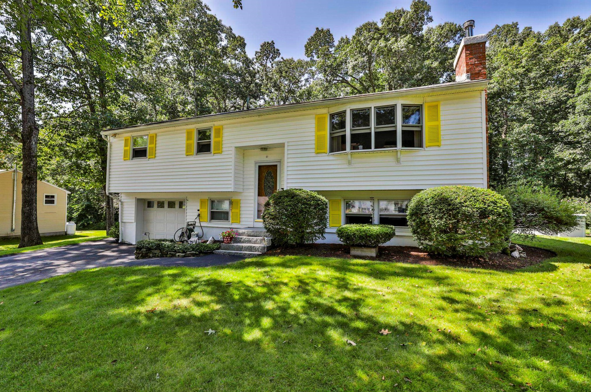 51 Bedard Ave, Derry, NH 03038