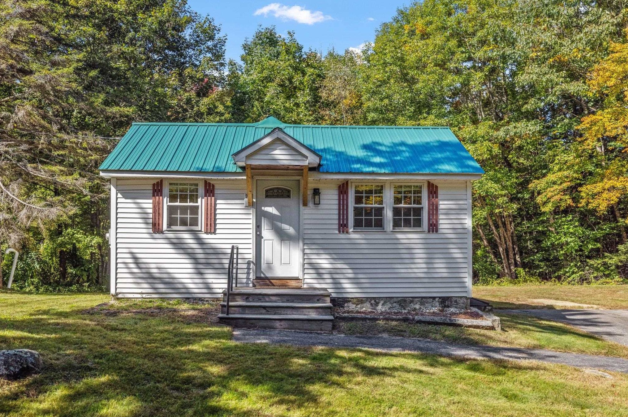 260 Beach Pond Rd, Tuftonboro, NH 03894