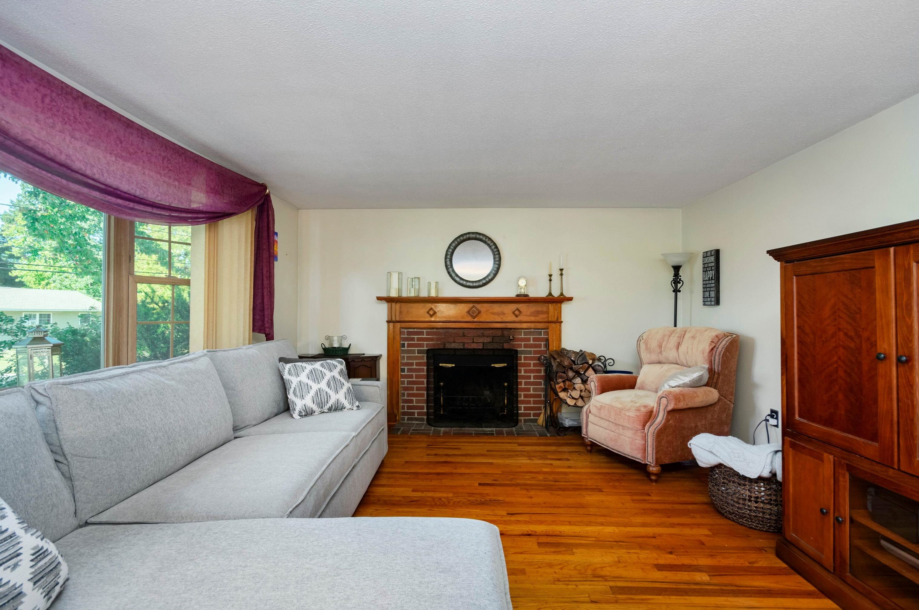 18 Cedar St, Hudson NH  03051-4715 exterior