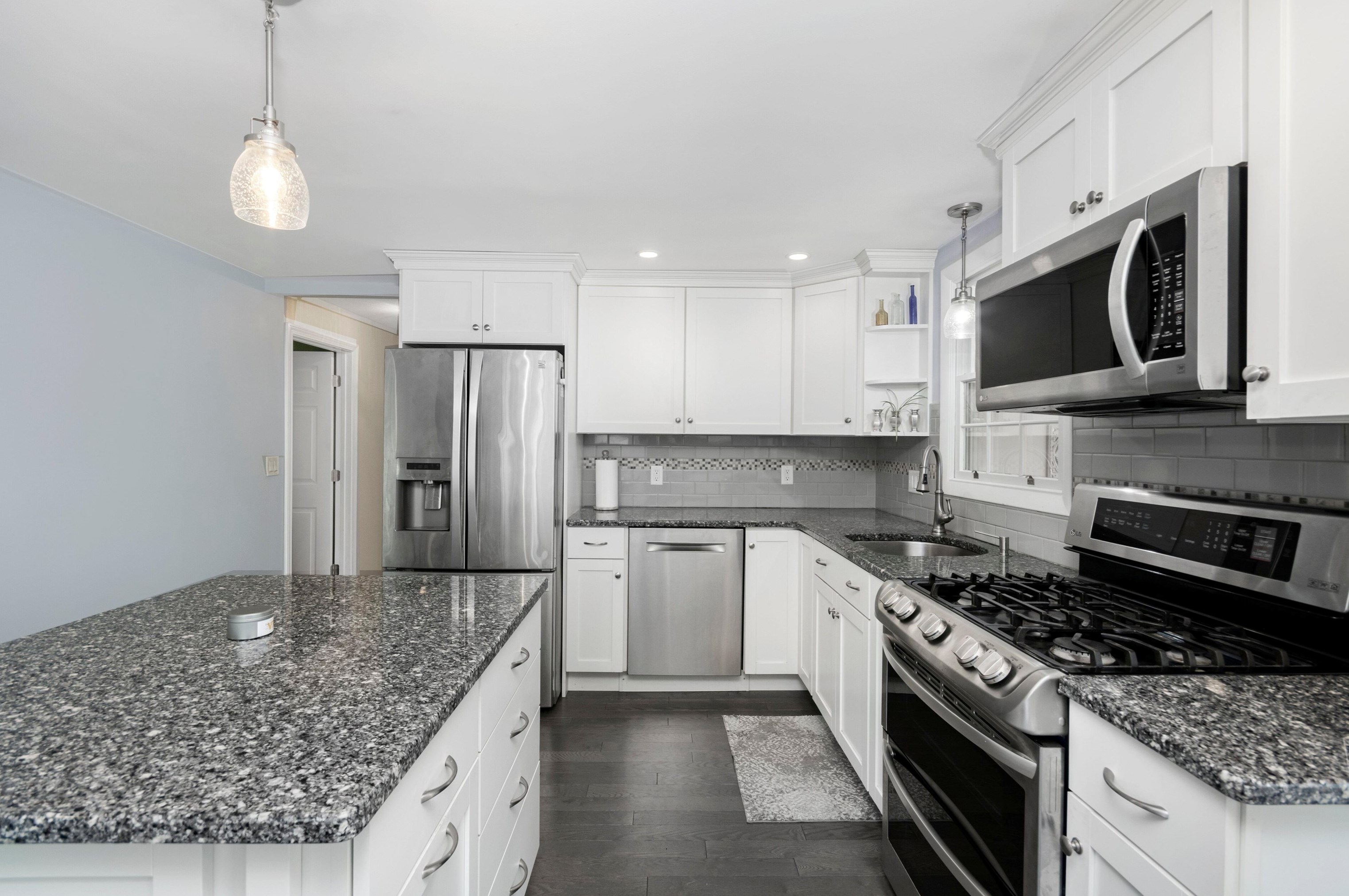 18 Cedar St, Hudson NH  03051-4715 exterior