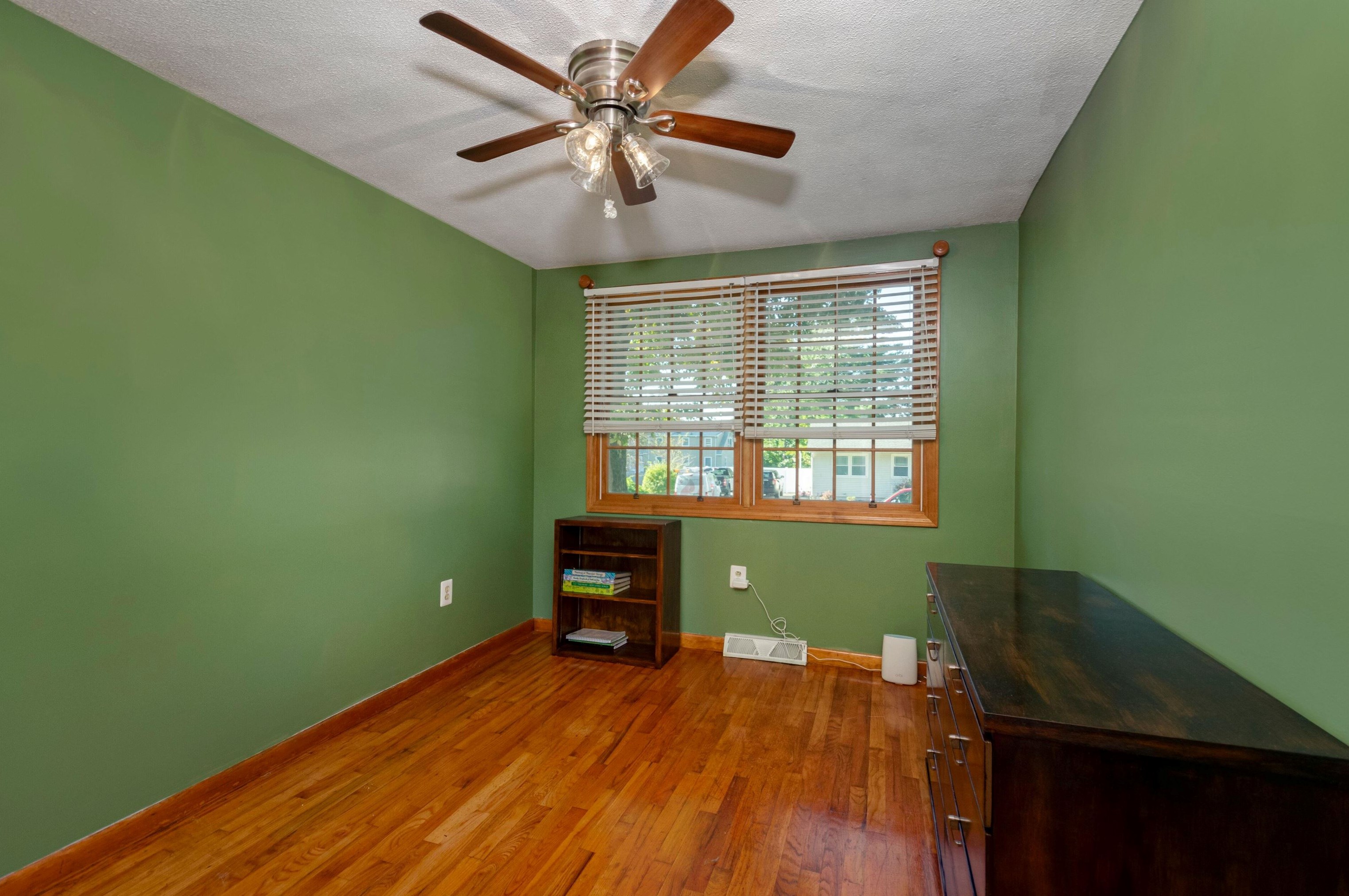 18 Cedar St, Hudson NH  03051-4715 exterior