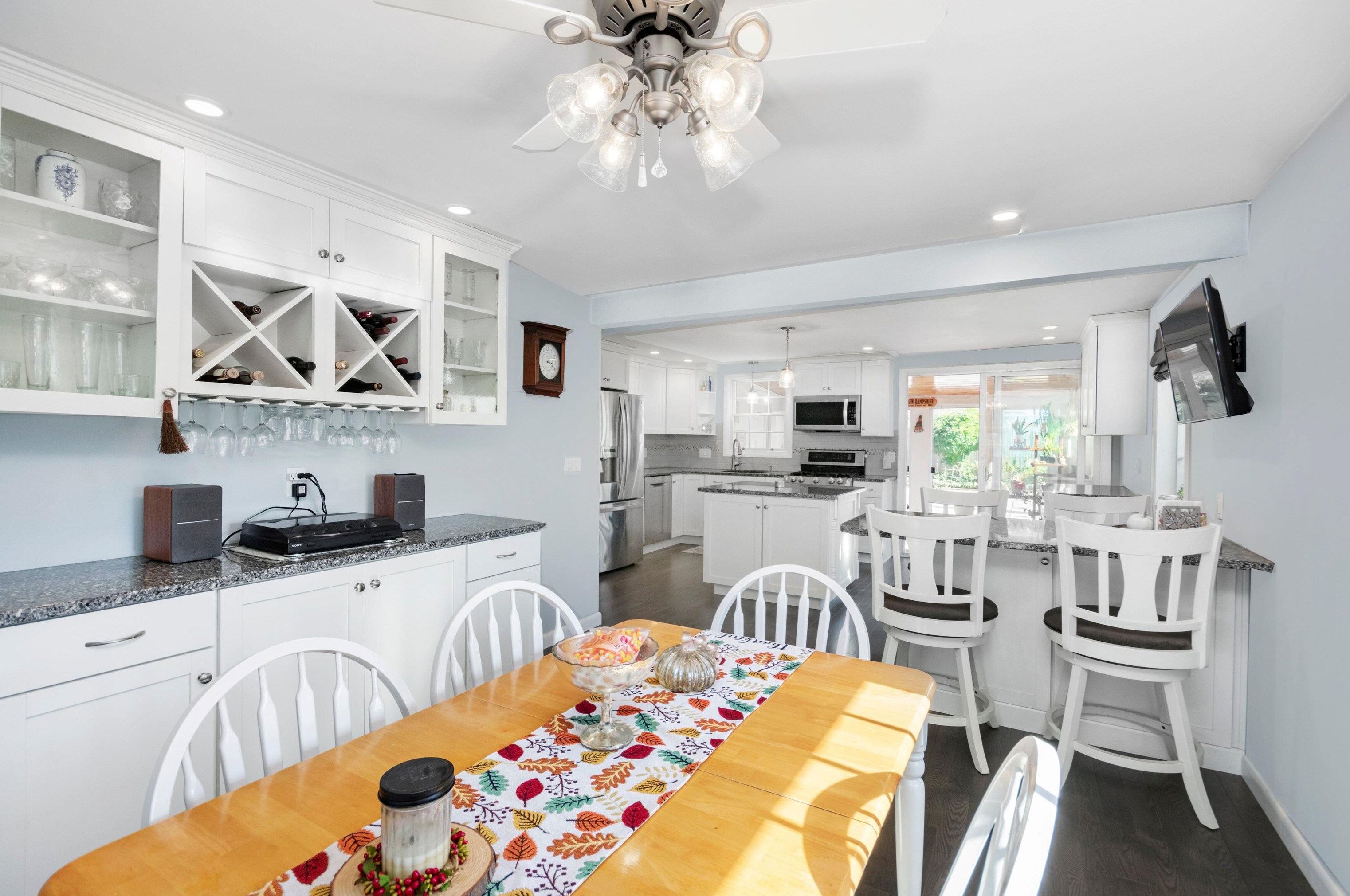 18 Cedar St, Hudson NH  03051-4715 exterior