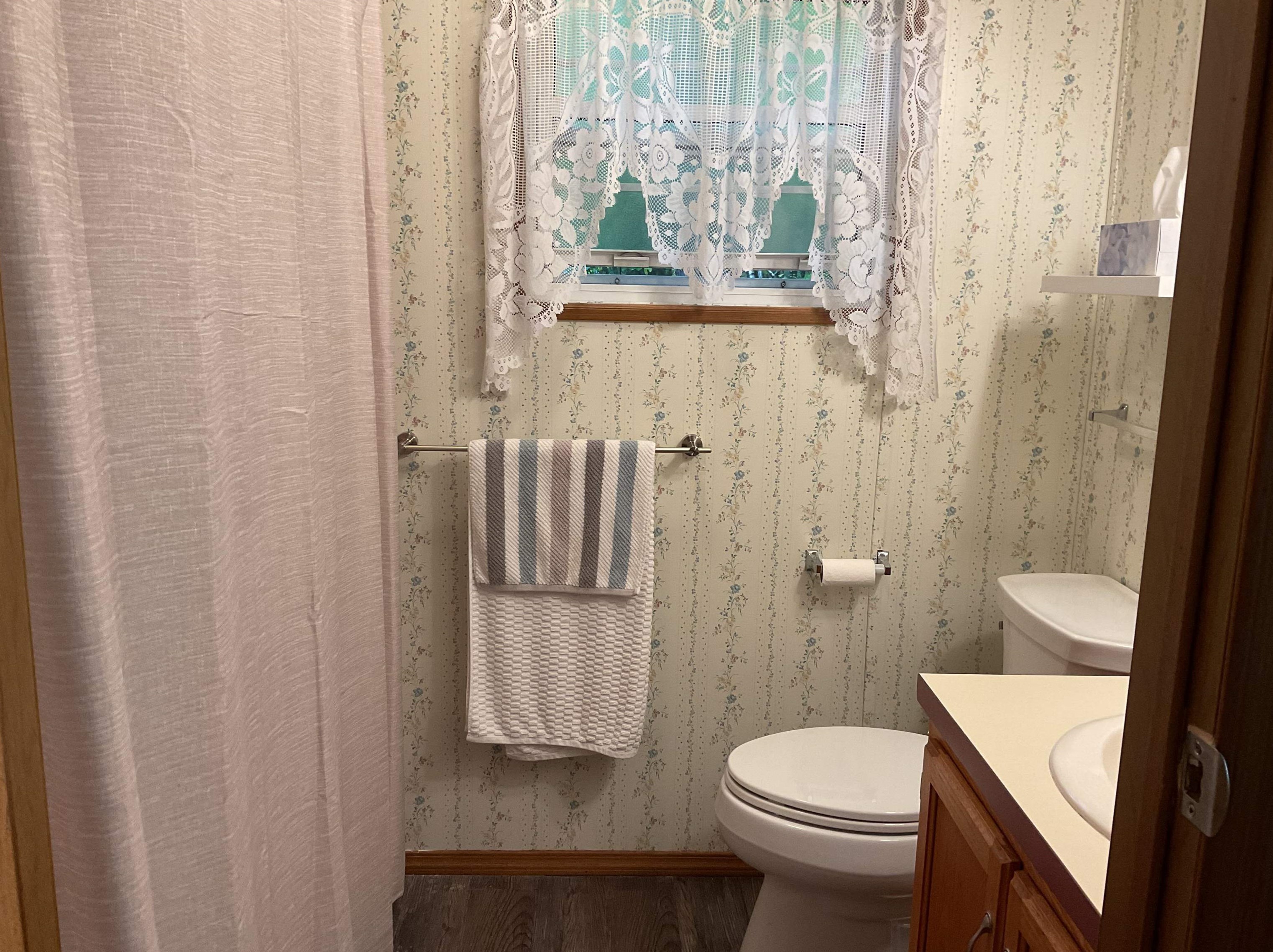 2 Kenyann Dr, Tuftonboro NH  03894-4822 exterior