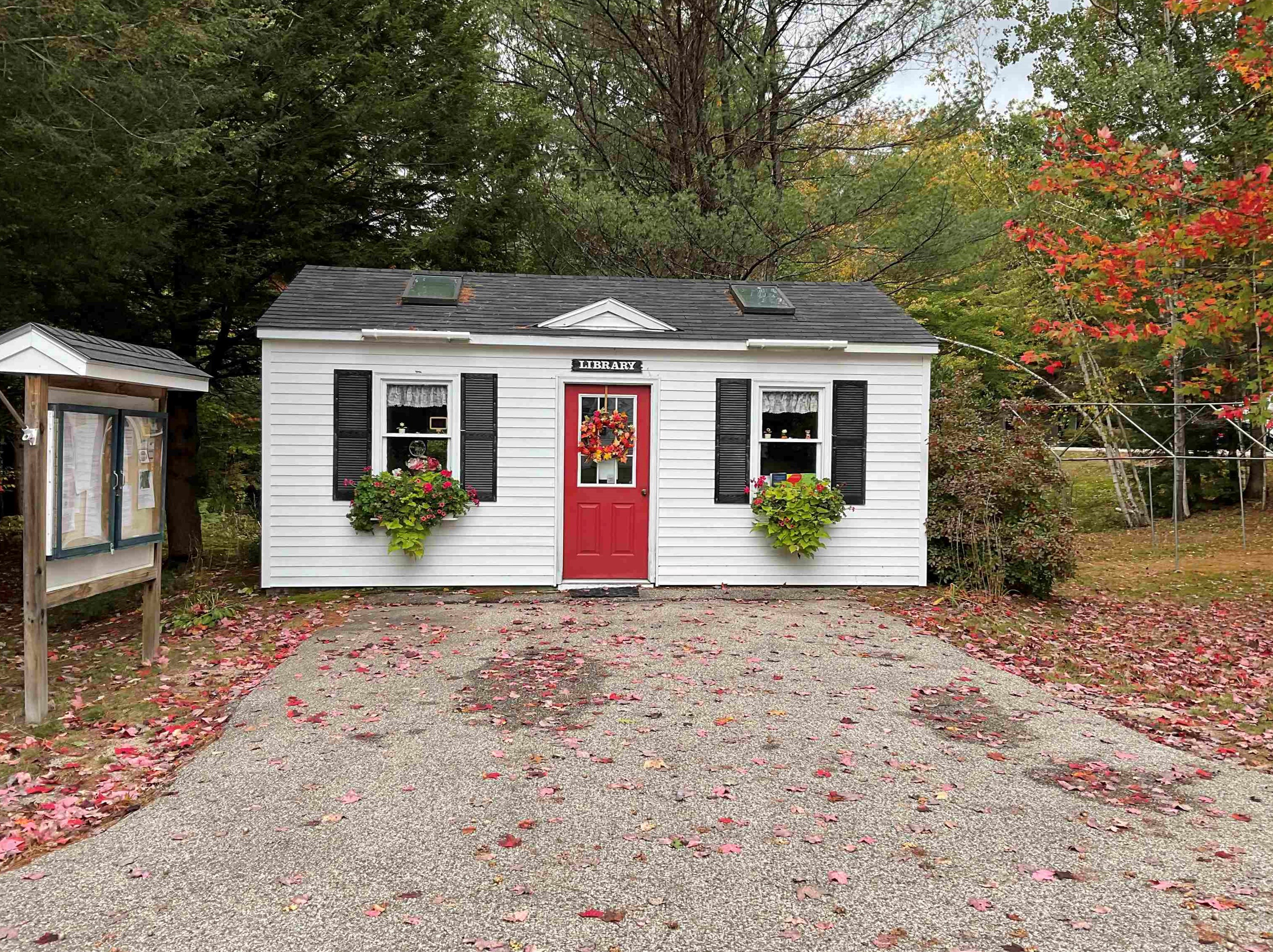 2 Kenyann Dr, Tuftonboro NH  03894-4822 exterior