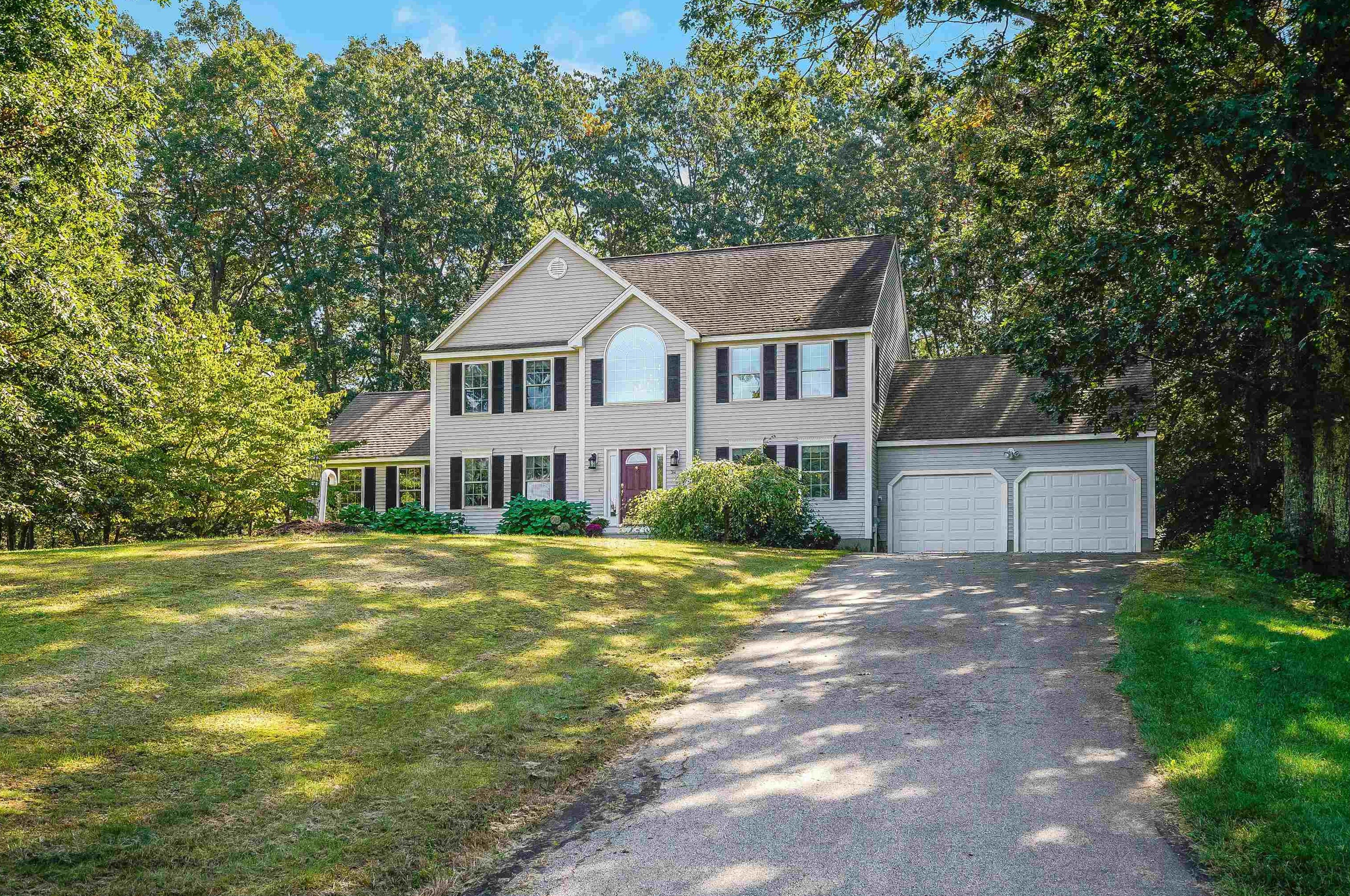 34 Gabrielle Dr, Hudson NH  03051-6621 exterior