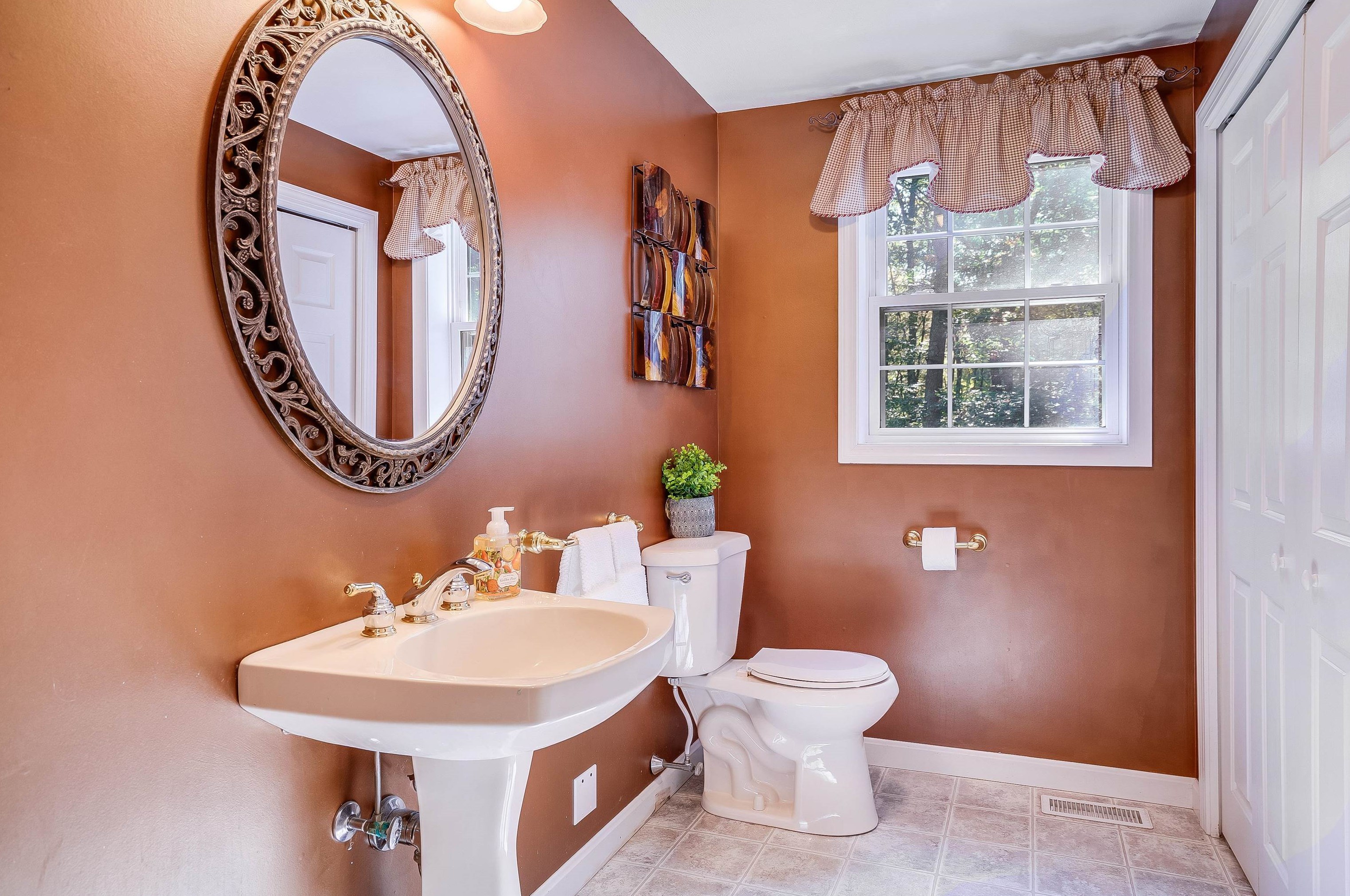 34 Gabrielle Dr, Hudson NH  03051-6621 exterior