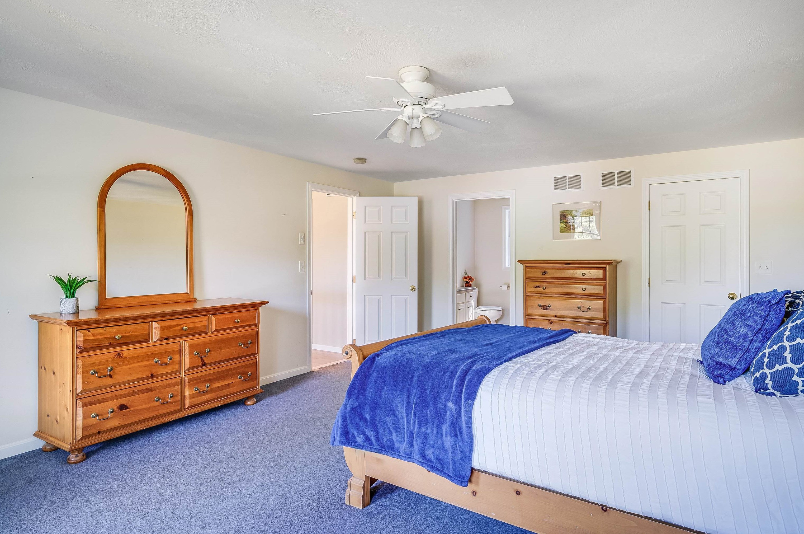 34 Gabrielle Dr, Hudson NH  03051-6621 exterior