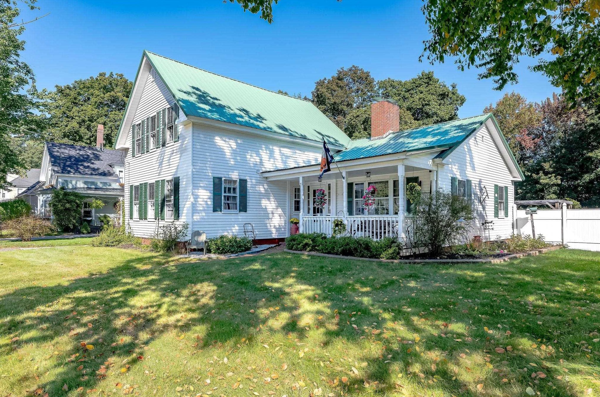 27 Broad St, Rochester, NH 03867-3409