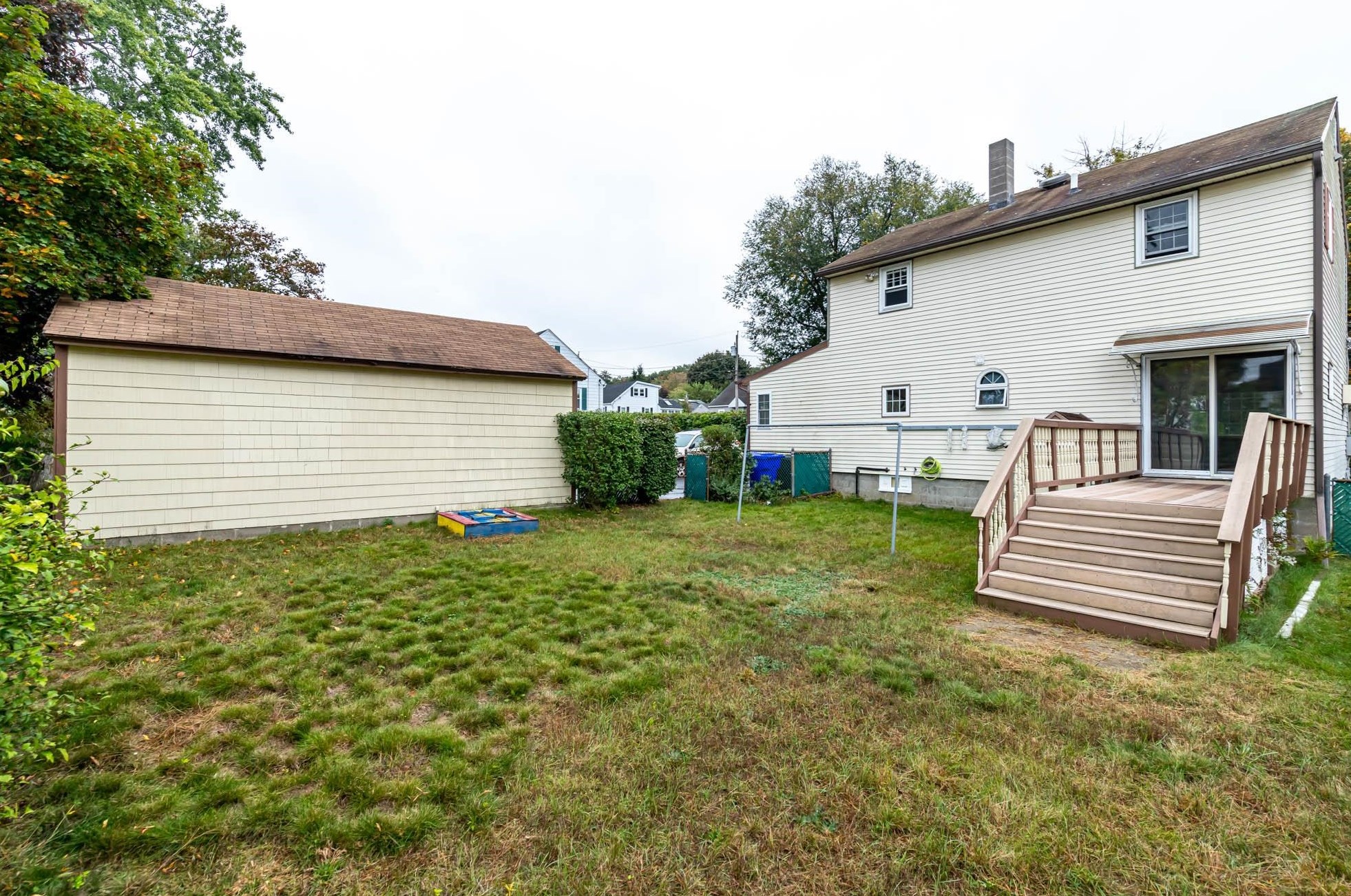 222 Brunelle Ave, Manchester NH  03103-4633 exterior
