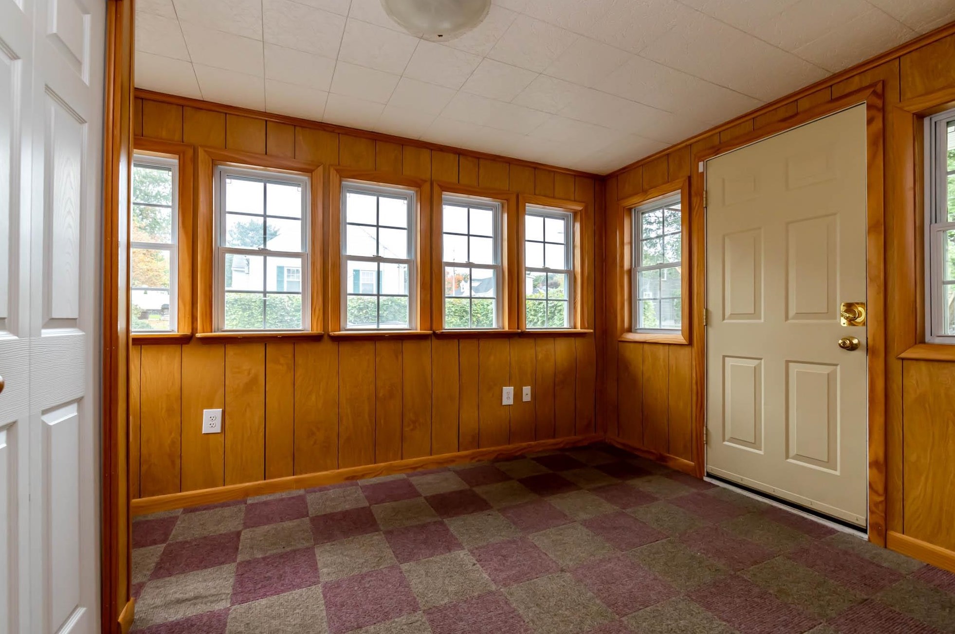 222 Brunelle Ave, Manchester NH  03103-4633 exterior