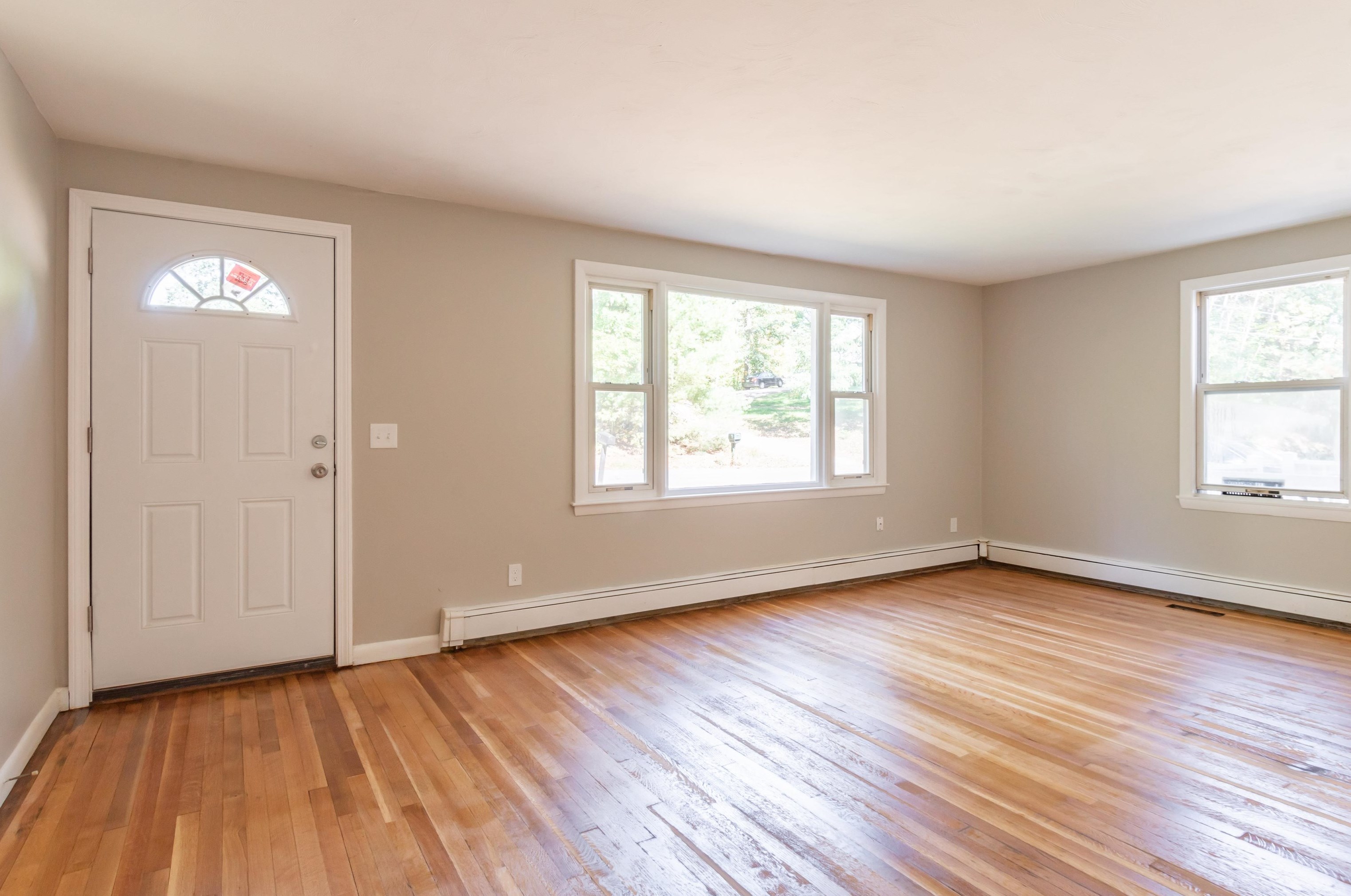 7 Griffin Rd, Hudson, NH 03051
