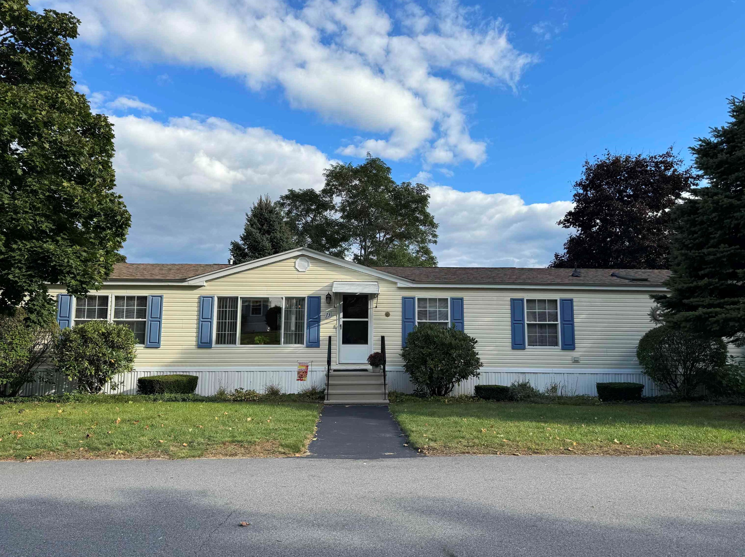 13 Cherokee Way, Rochester, NH 03867 exterior