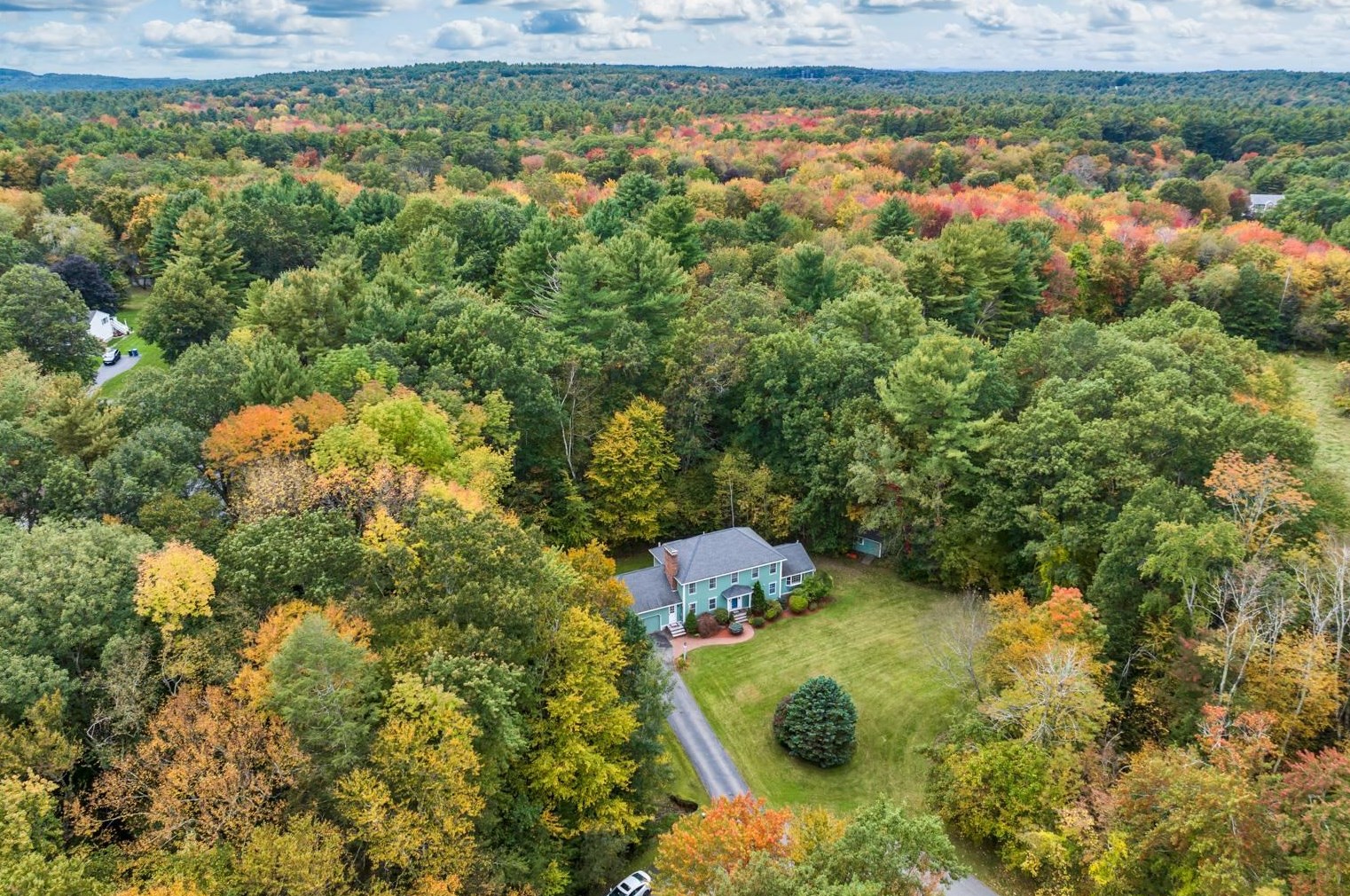 3 State Tree Cir, Londonderry, NH 03053