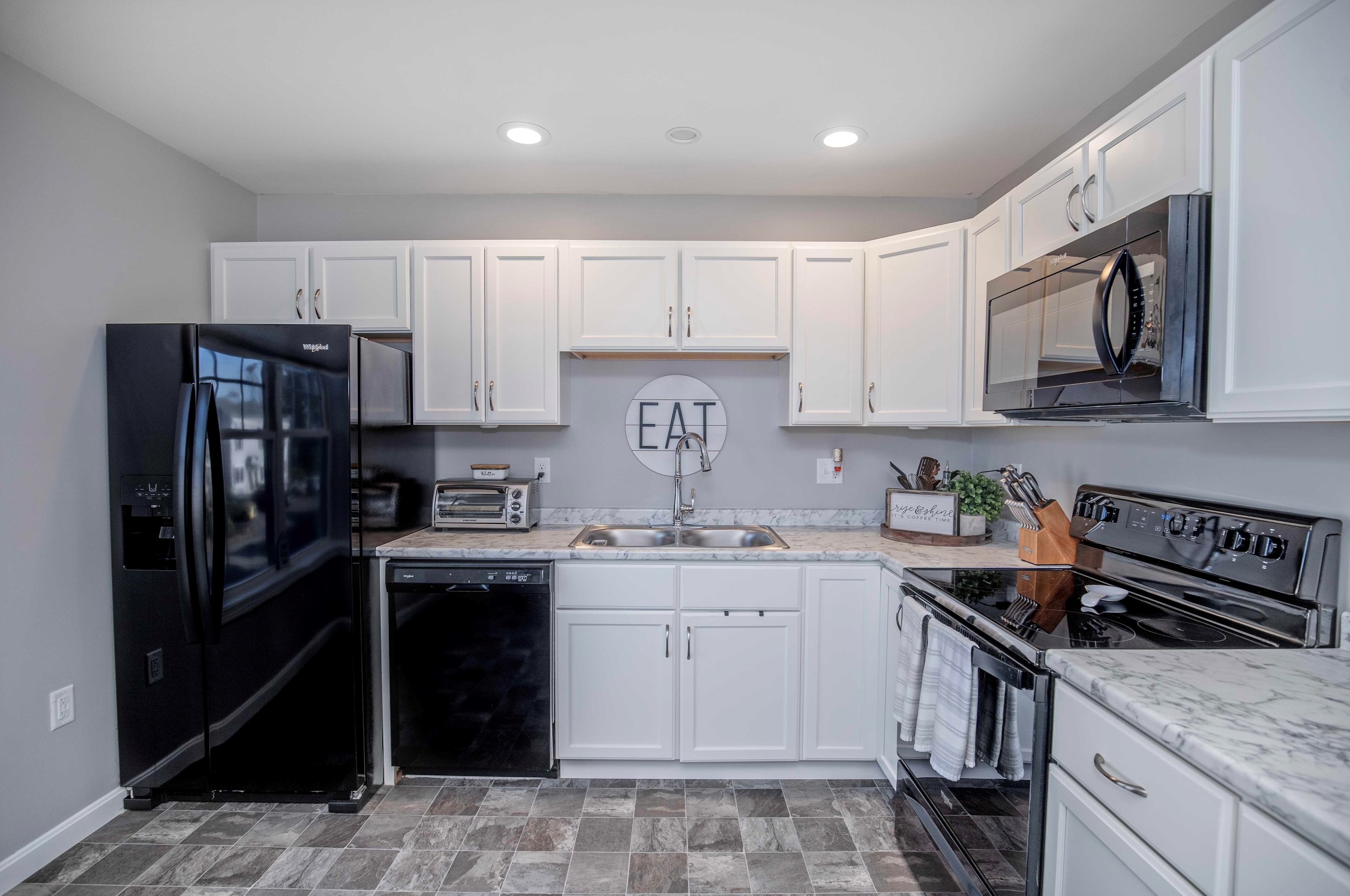 200 Karatzas Ave, Manchester, NH 03104-6608