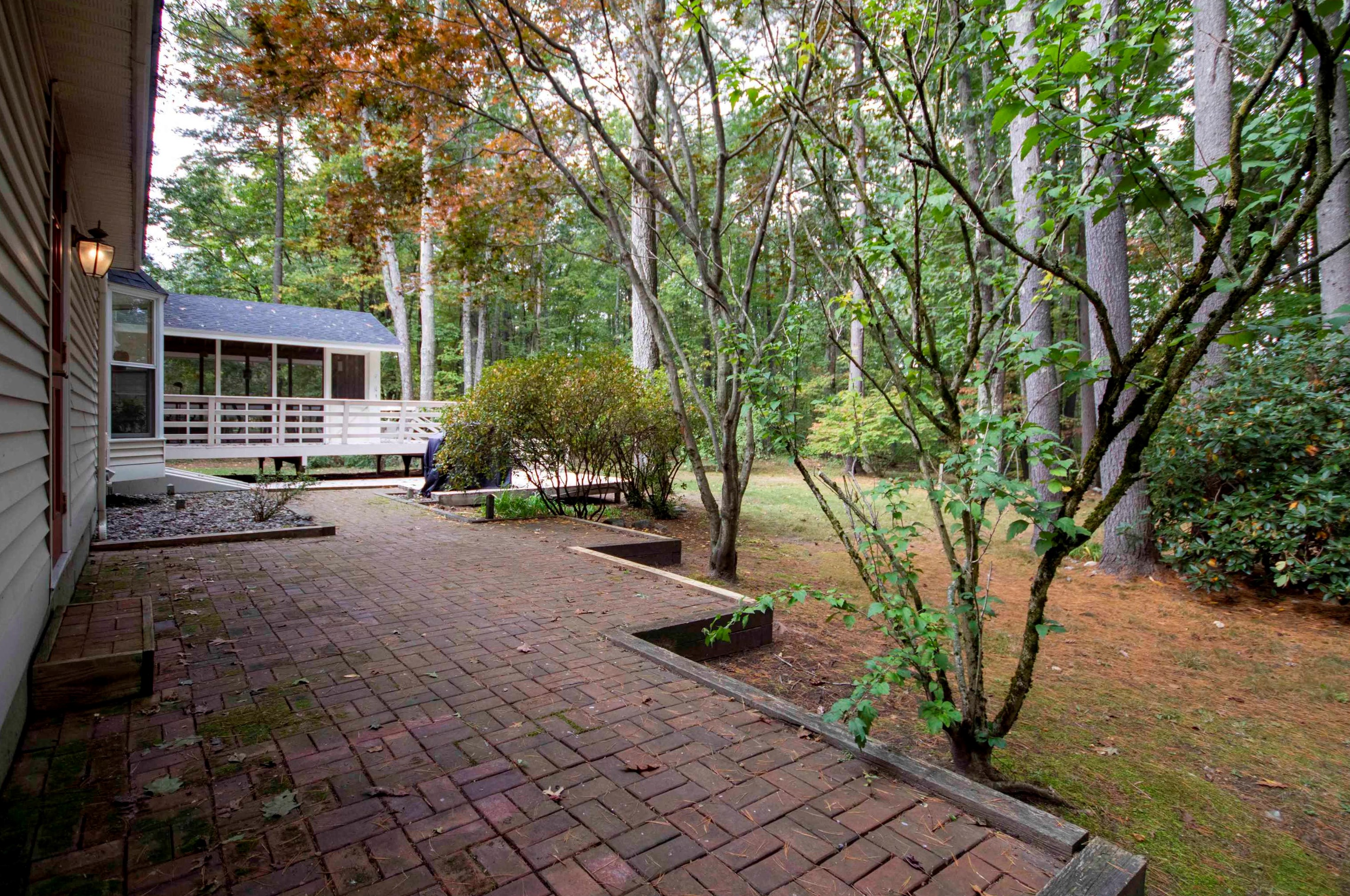 4 Cherokee Ct, Londonderry, NH 03053