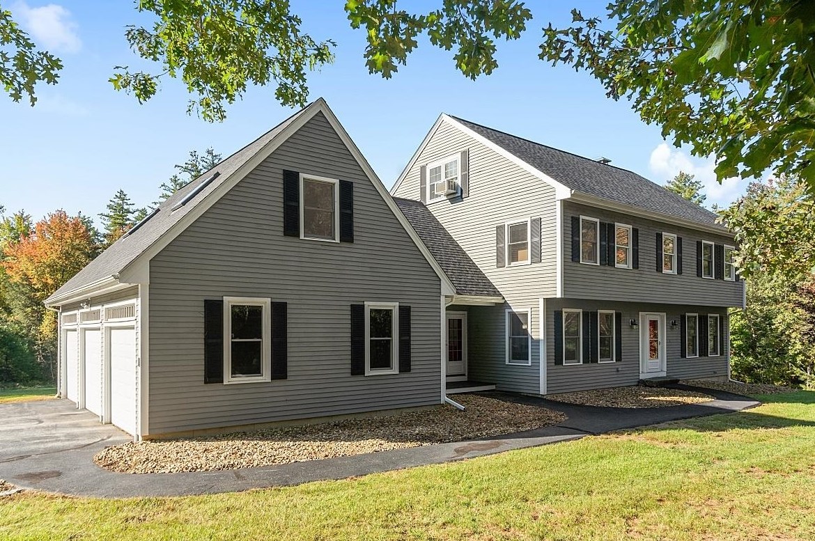 17 Deer Hollow Dr, Amherst, NH 03031