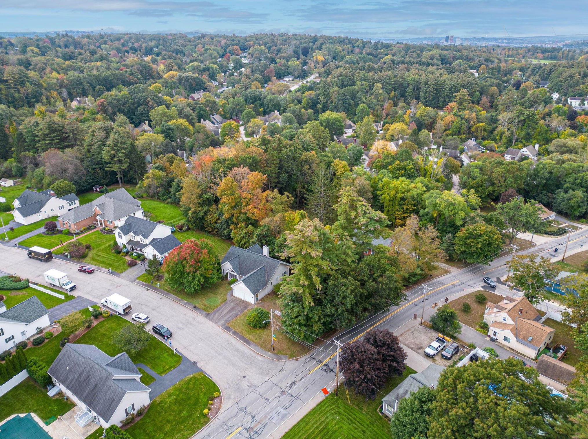 11 Mclane Ln, Manchester, NH 03104-1641
