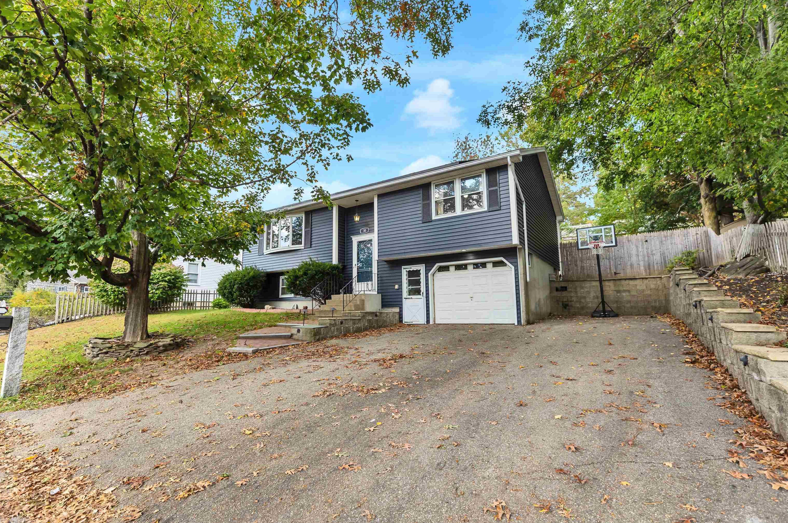 30 Fox St, Manchester, NH 03103-5910