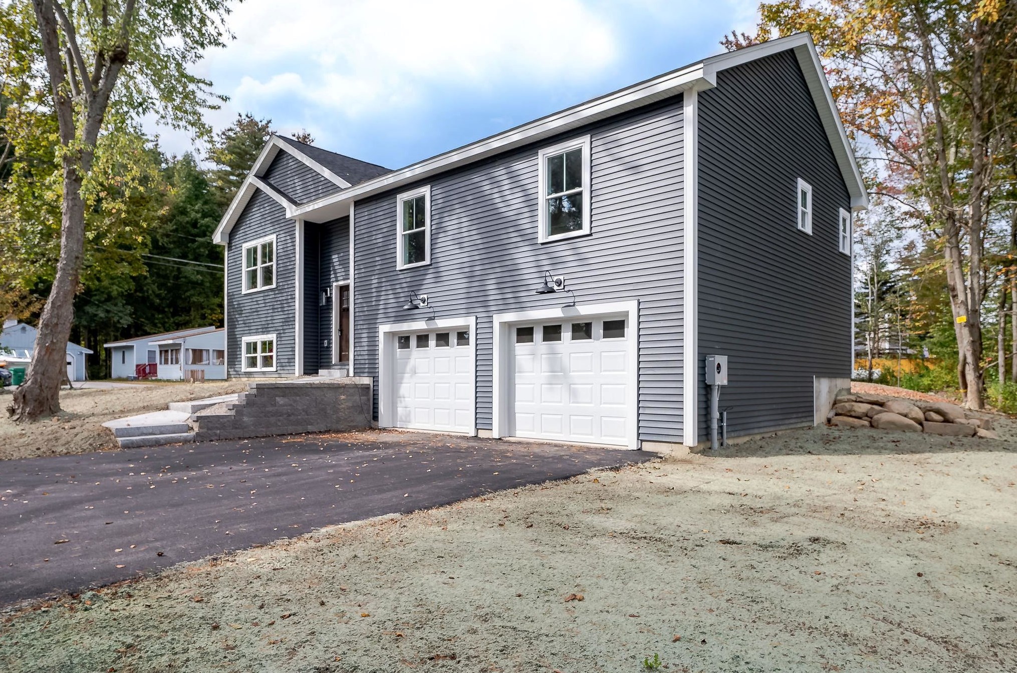 9 Lawn Ave, Rochester, NH 03867-4438