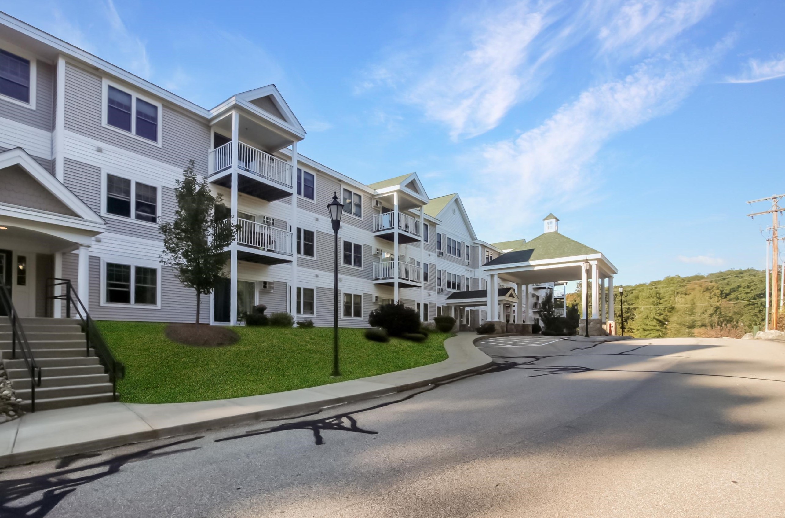 245 Edward J Roy Dr, Manchester NH 03104-4107 exterior