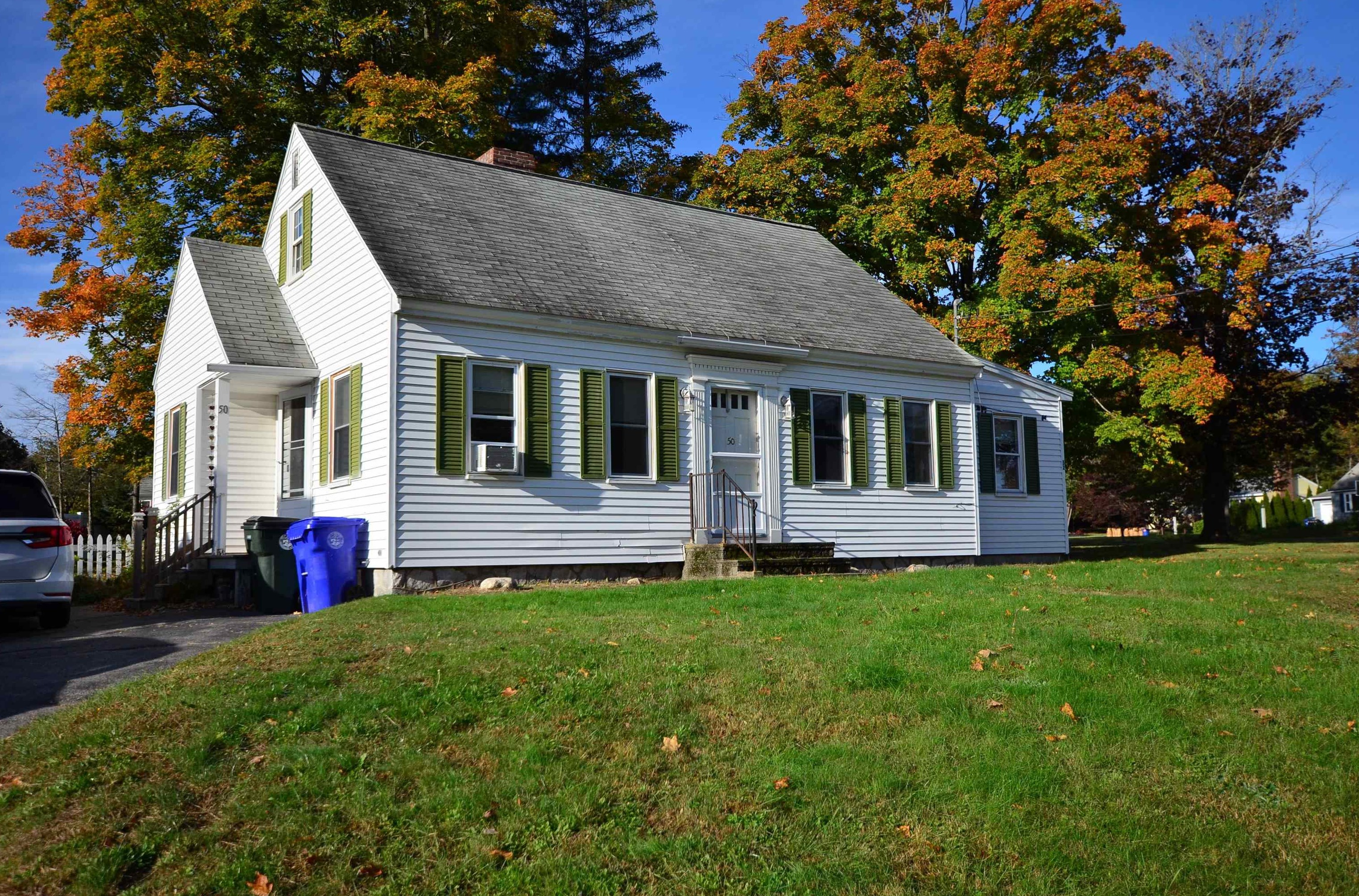 50 Rockland Ave, Manchester, NH 03102-4106