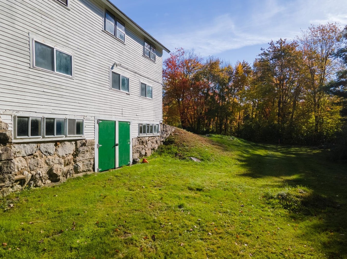 6 Leonard Ave, Manchester NH  03106-1053 exterior