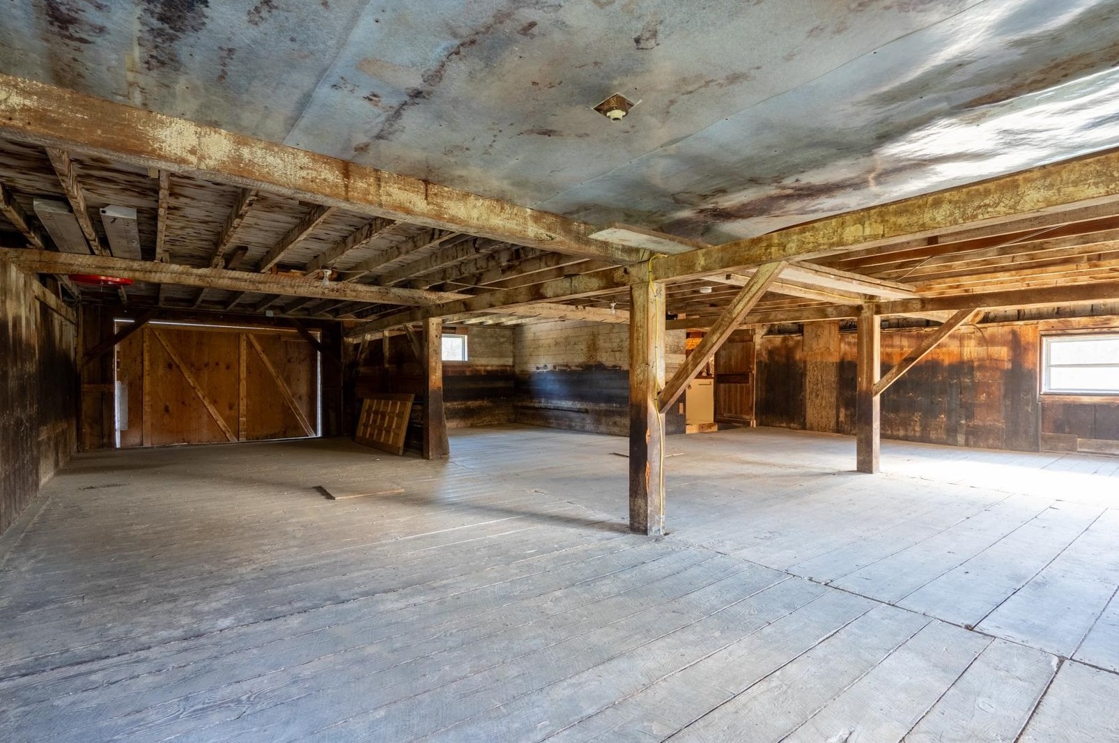 6 Leonard Ave, Manchester NH  03106-1053 exterior