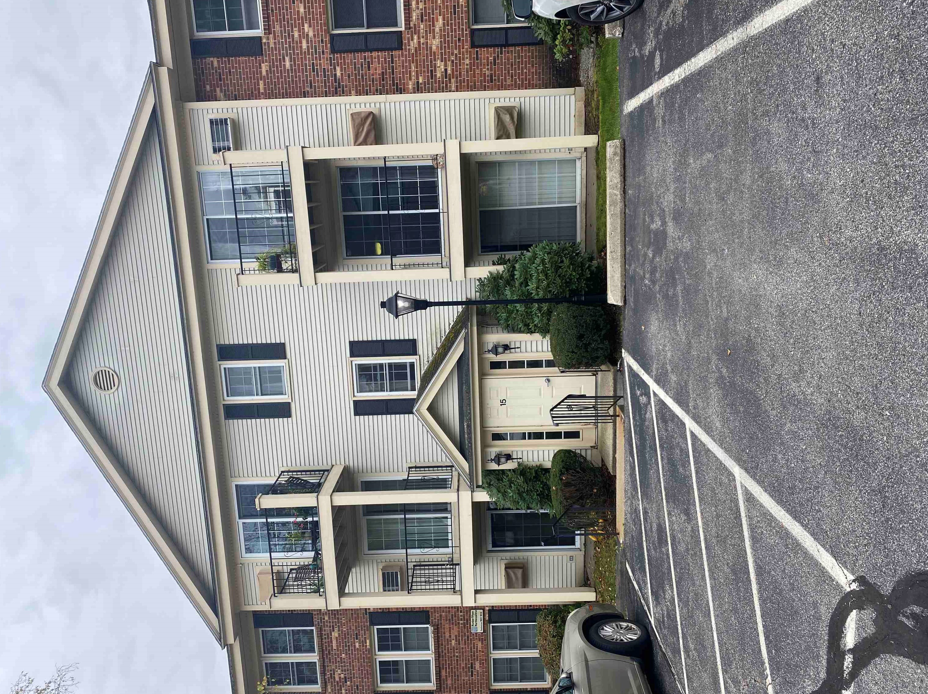 15 Northbrook Dr, Manchester NH  03102-8587 exterior