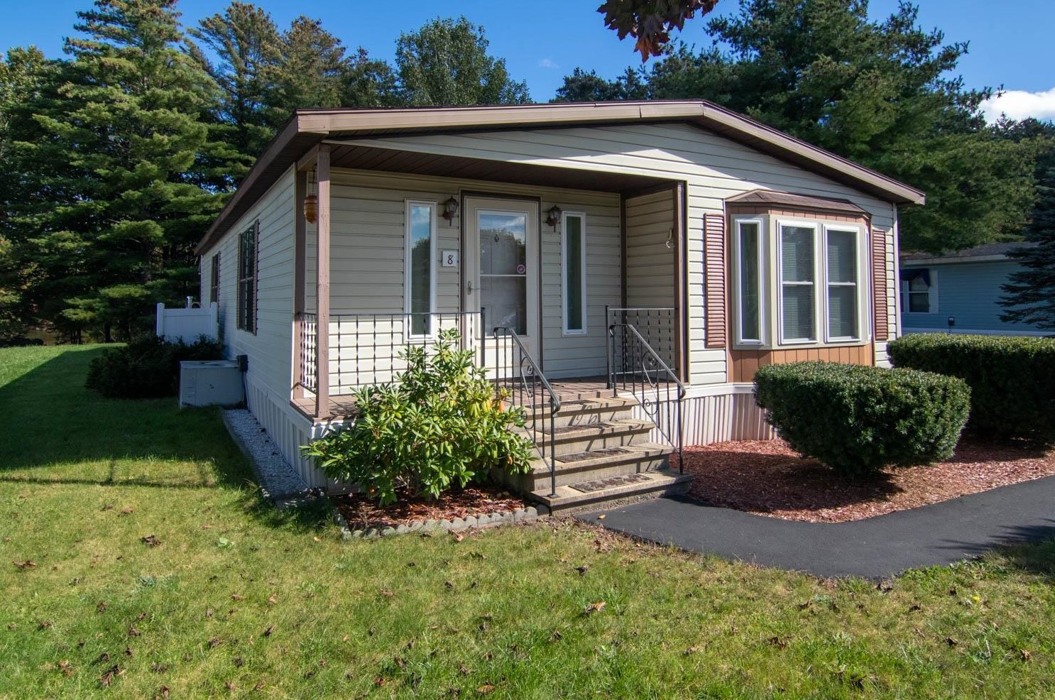 8 Sagamore Ln, Rochester, NH 03867-5154