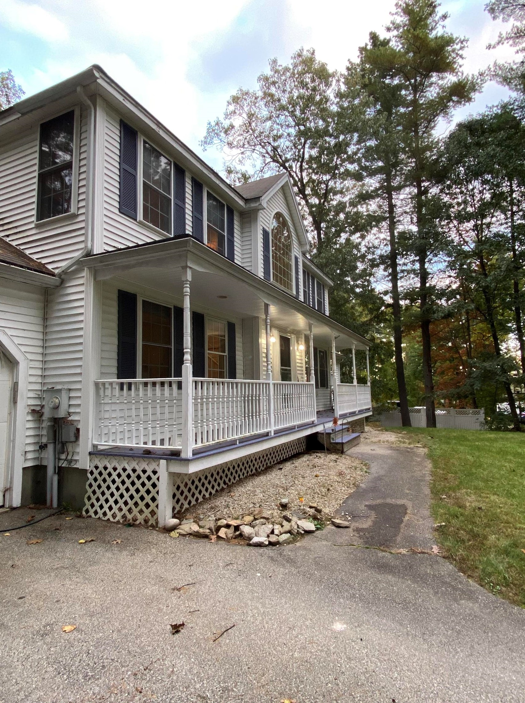 56 Lawrence Rd, Hudson NH  03051-3137 exterior