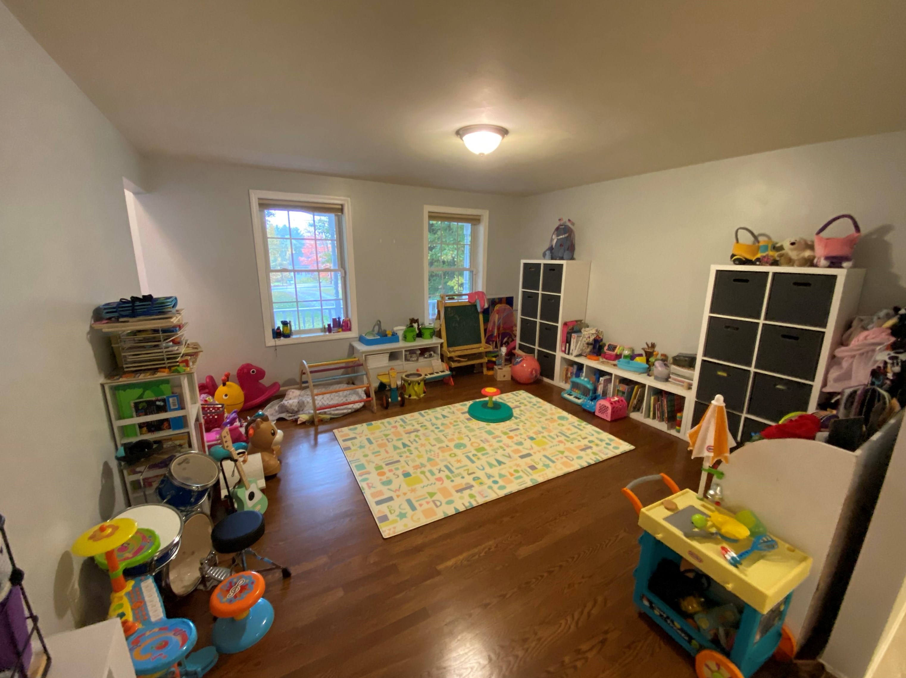 56 Lawrence Rd, Hudson NH  03051-3137 exterior