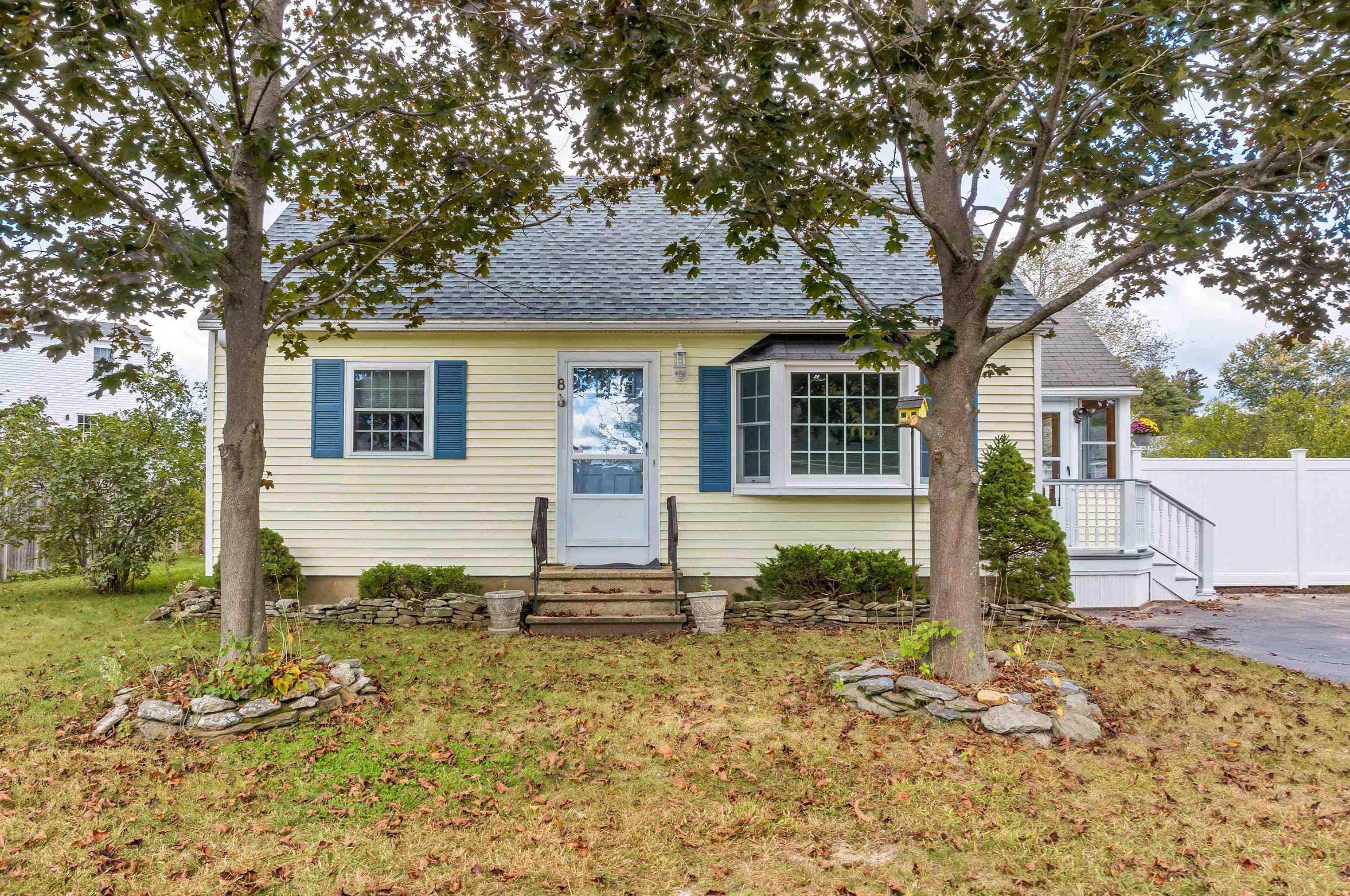 8 Oxbow Ln, Dover, NH 03820