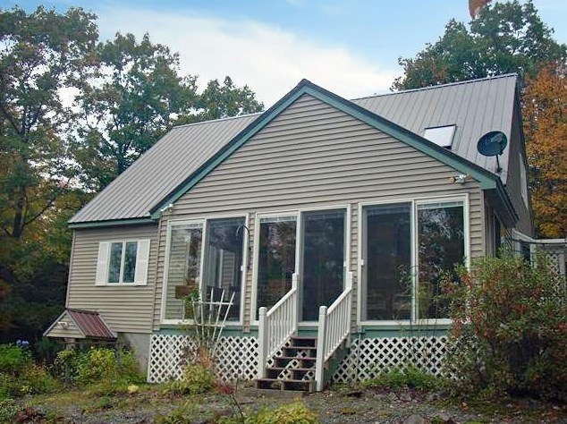 62 Riverwood Dr, New Hampton, NH 03256