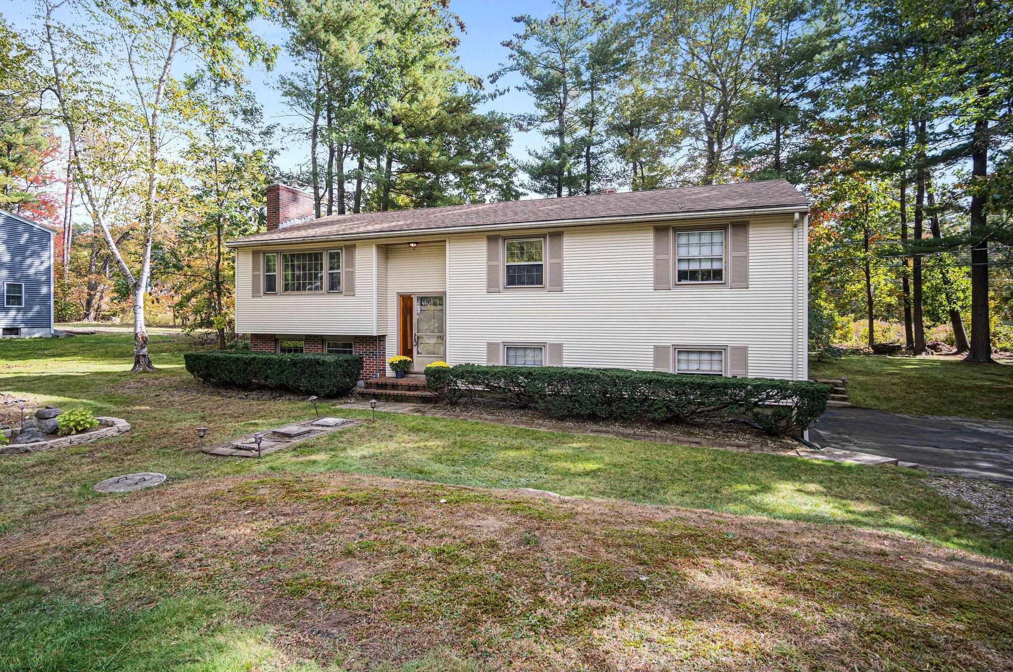 12 Olde Coach Rd, Derry, NH 03038