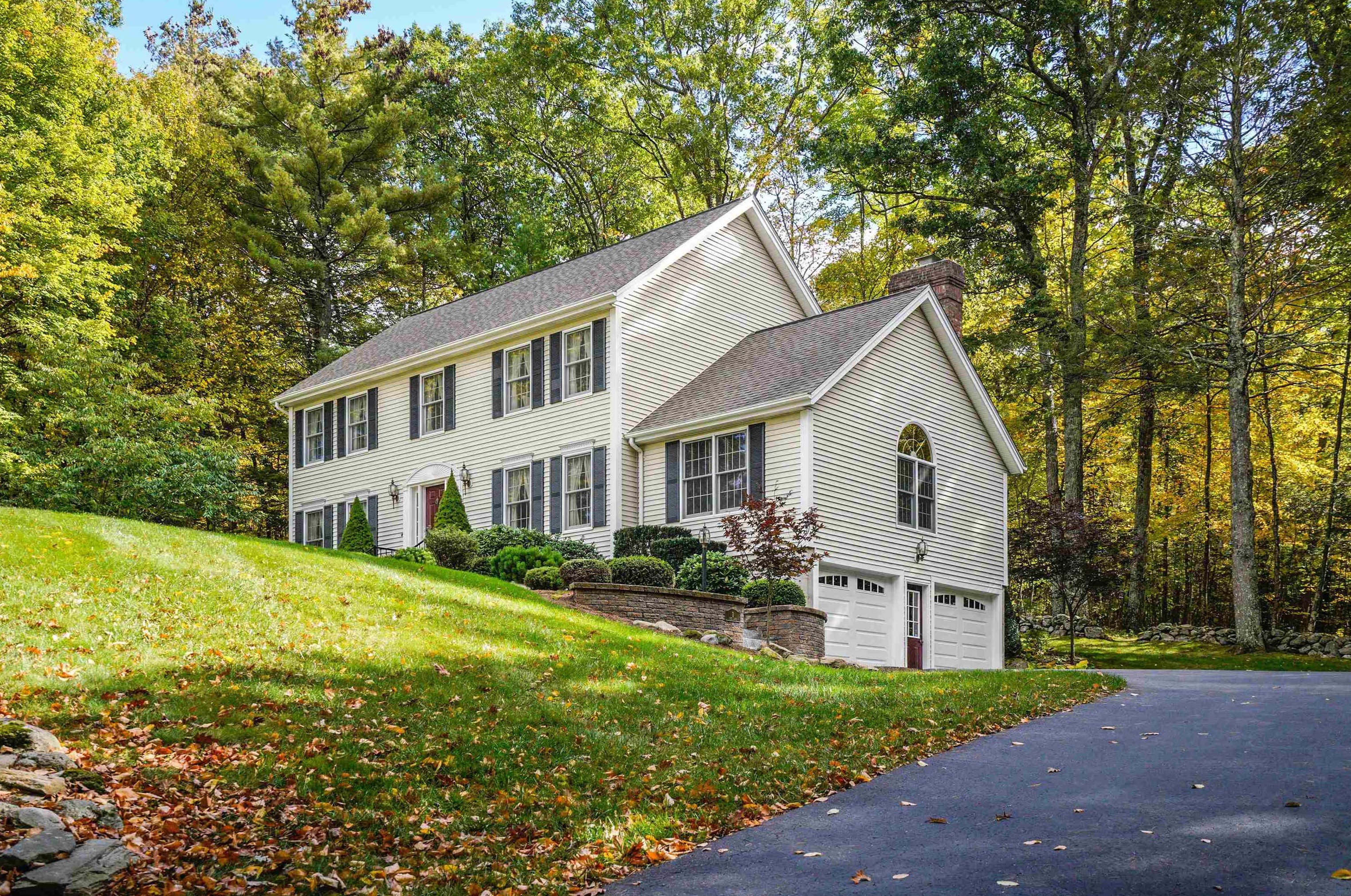 3 Faye Ln, Londonderry, NH 03053