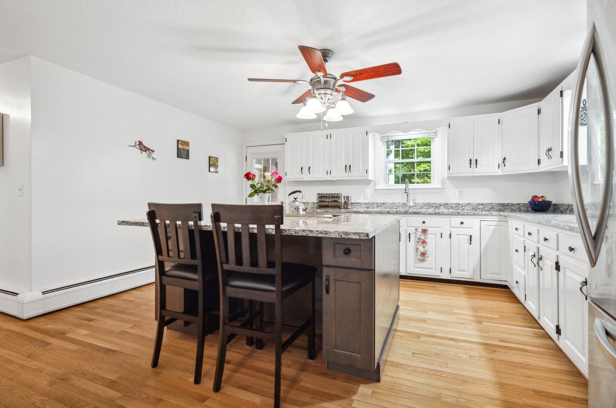 28 Pinnacle St, Manchester NH  03106-1535 exterior