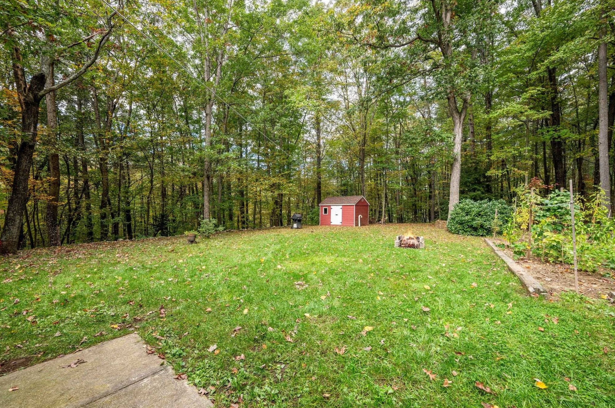 28 Pinnacle St, Manchester NH  03106-1535 exterior