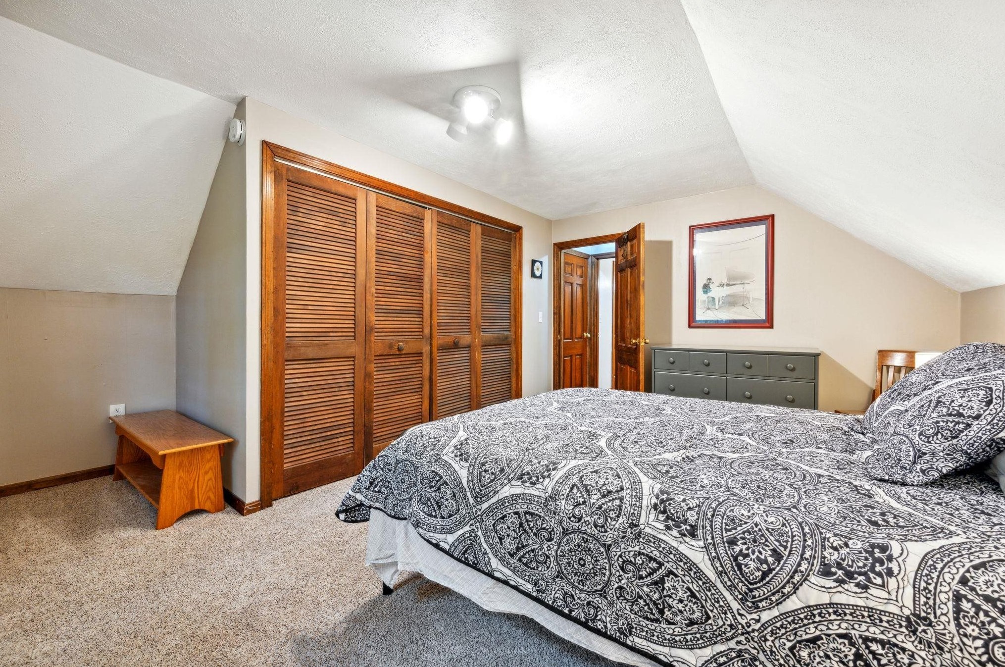 28 Pinnacle St, Manchester NH  03106-1535 exterior