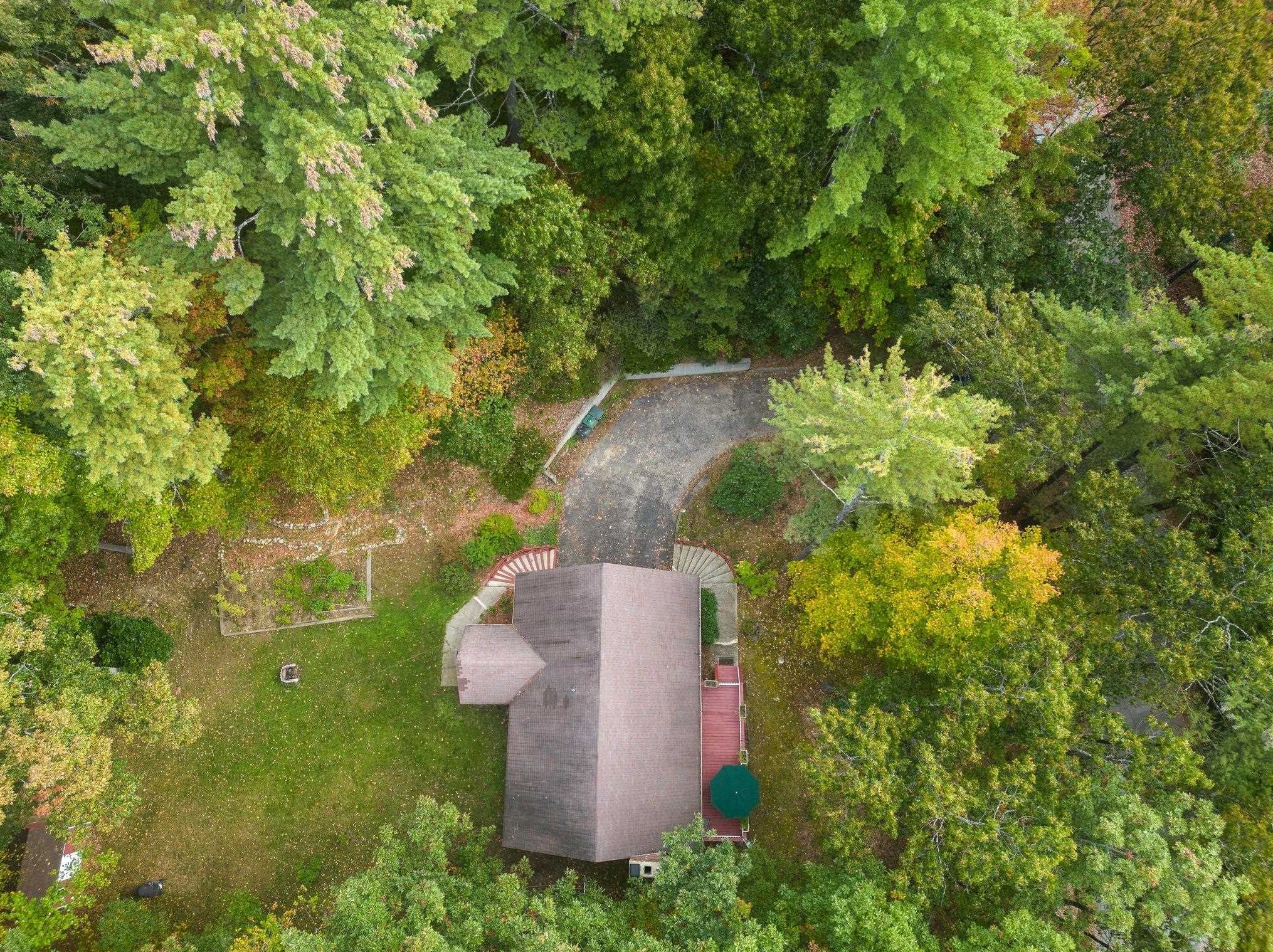 28 Pinnacle St, Manchester NH  03106-1535 exterior