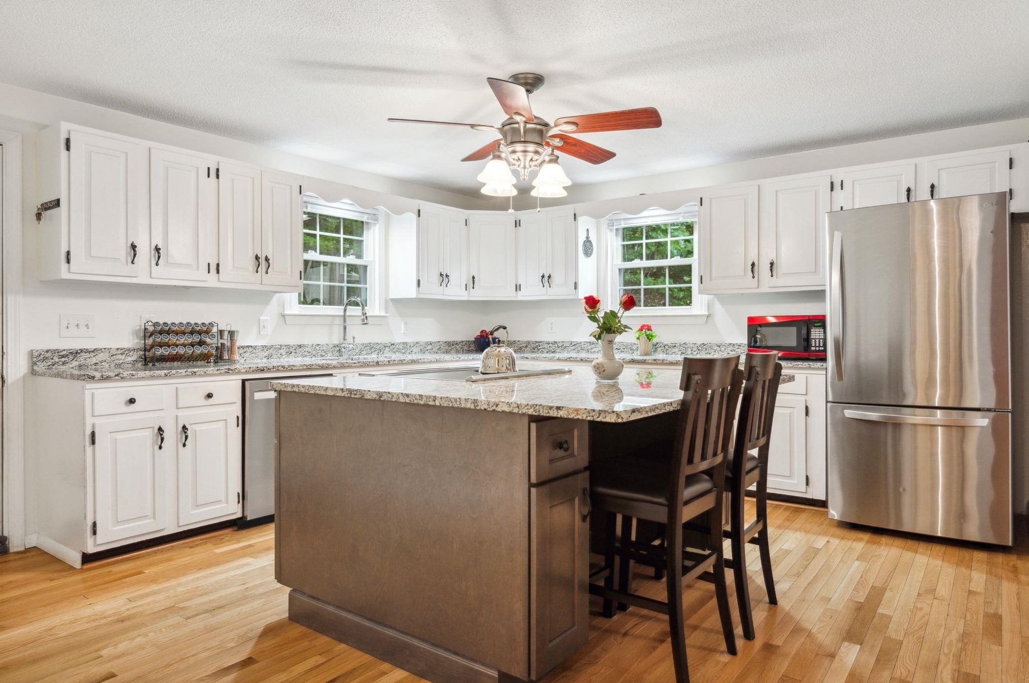 28 Pinnacle St, Manchester NH  03106-1535 exterior